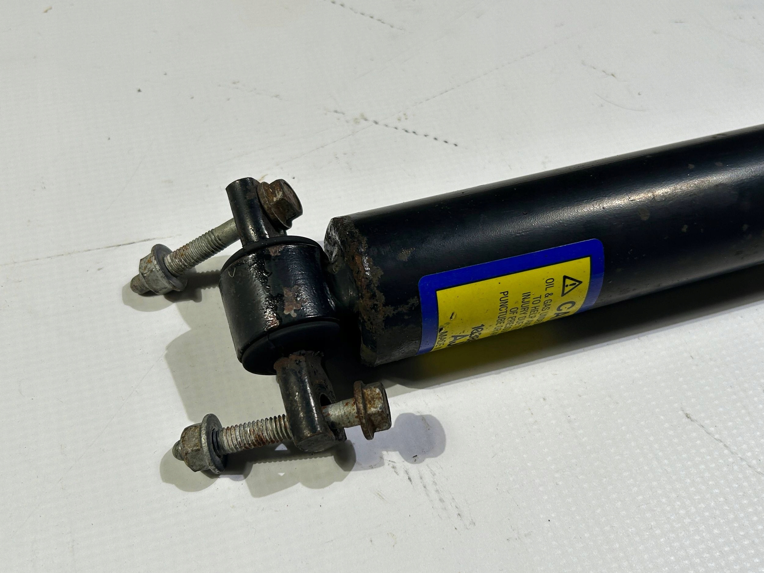 shock absorber front front right left Chevrolet Corvette C6 2005r