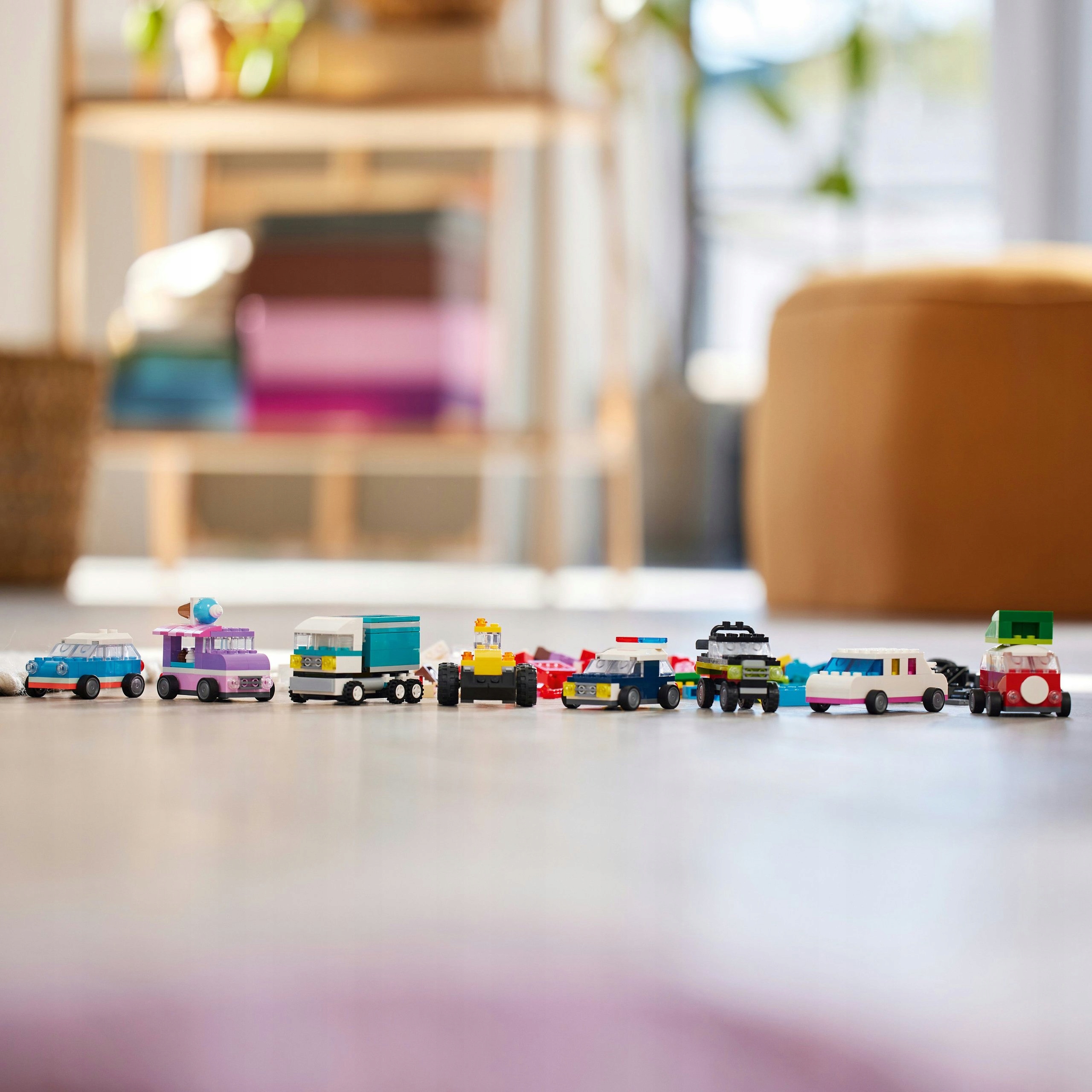 LEGO CLASSIC 11036 KREATÍVNE VOZIDLÁ VEĽKÁ SADA ÁUT 900 EL 52 KOLIES Počet kusov 900