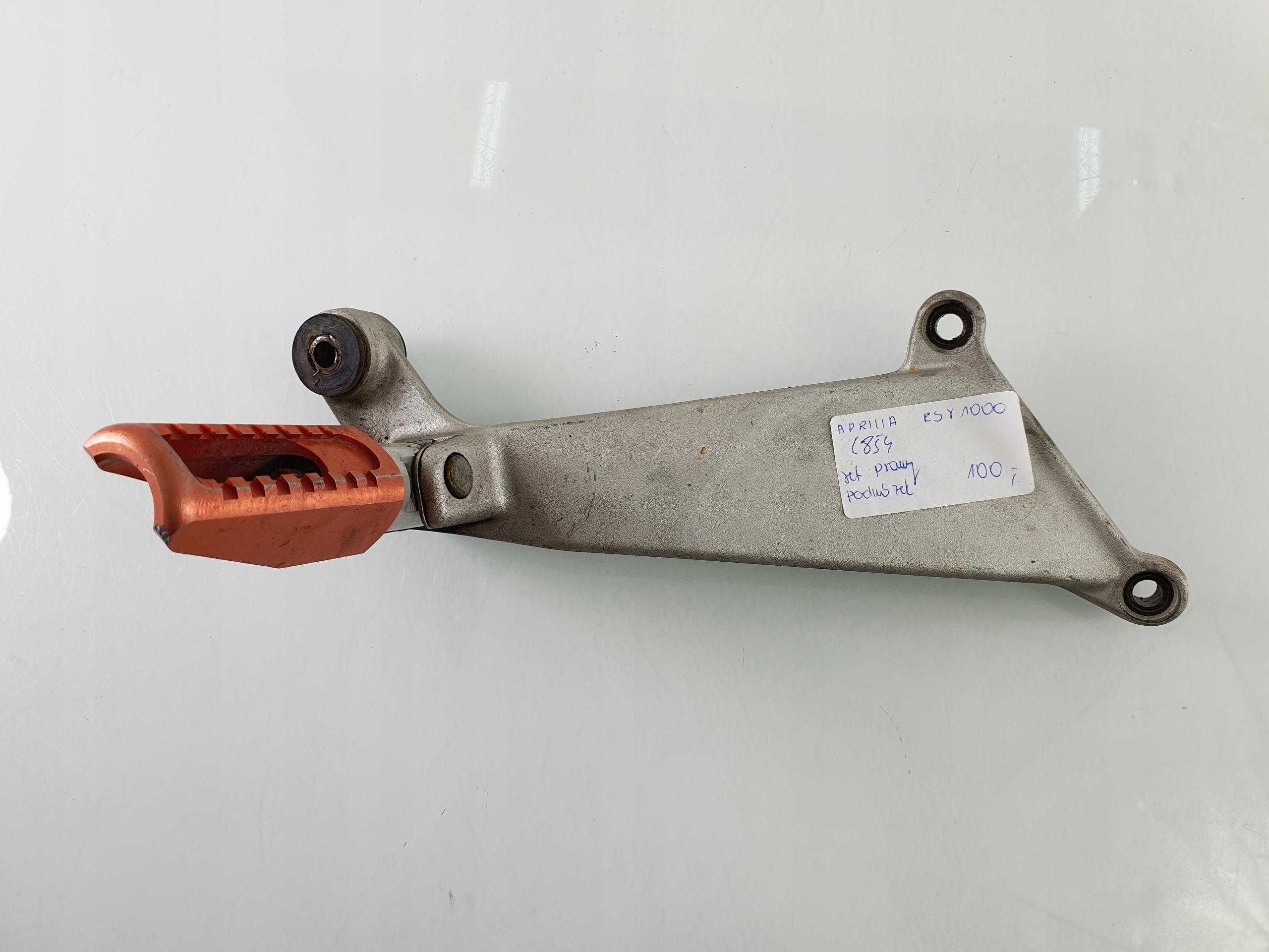 101705 - C854 APRILIA RSV 1000 SET підніжка права