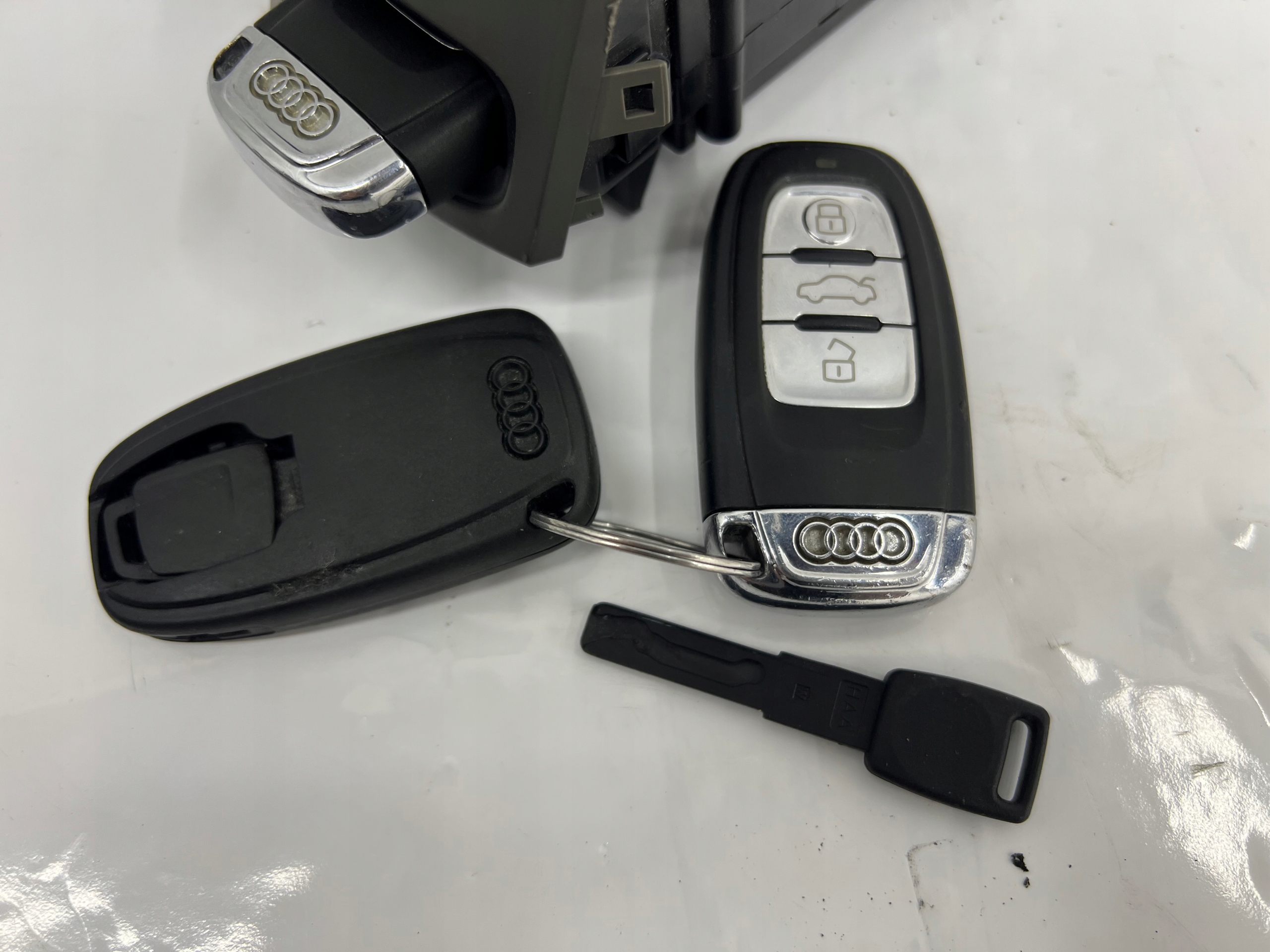 STAACYJKA + 3X key PILOT AUDI A5 S5 8T 8K0909131B