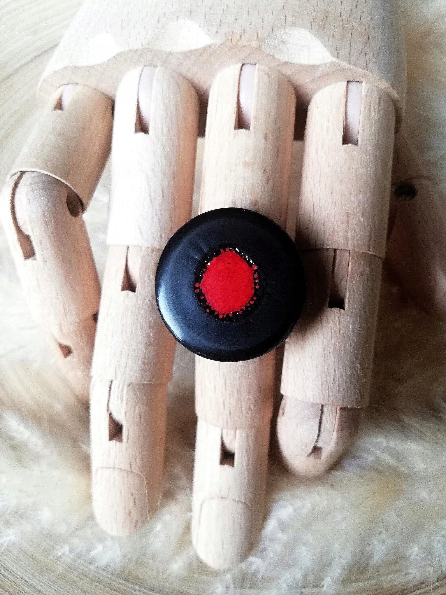 Velký Černo-červený Gaia Allegro Hand