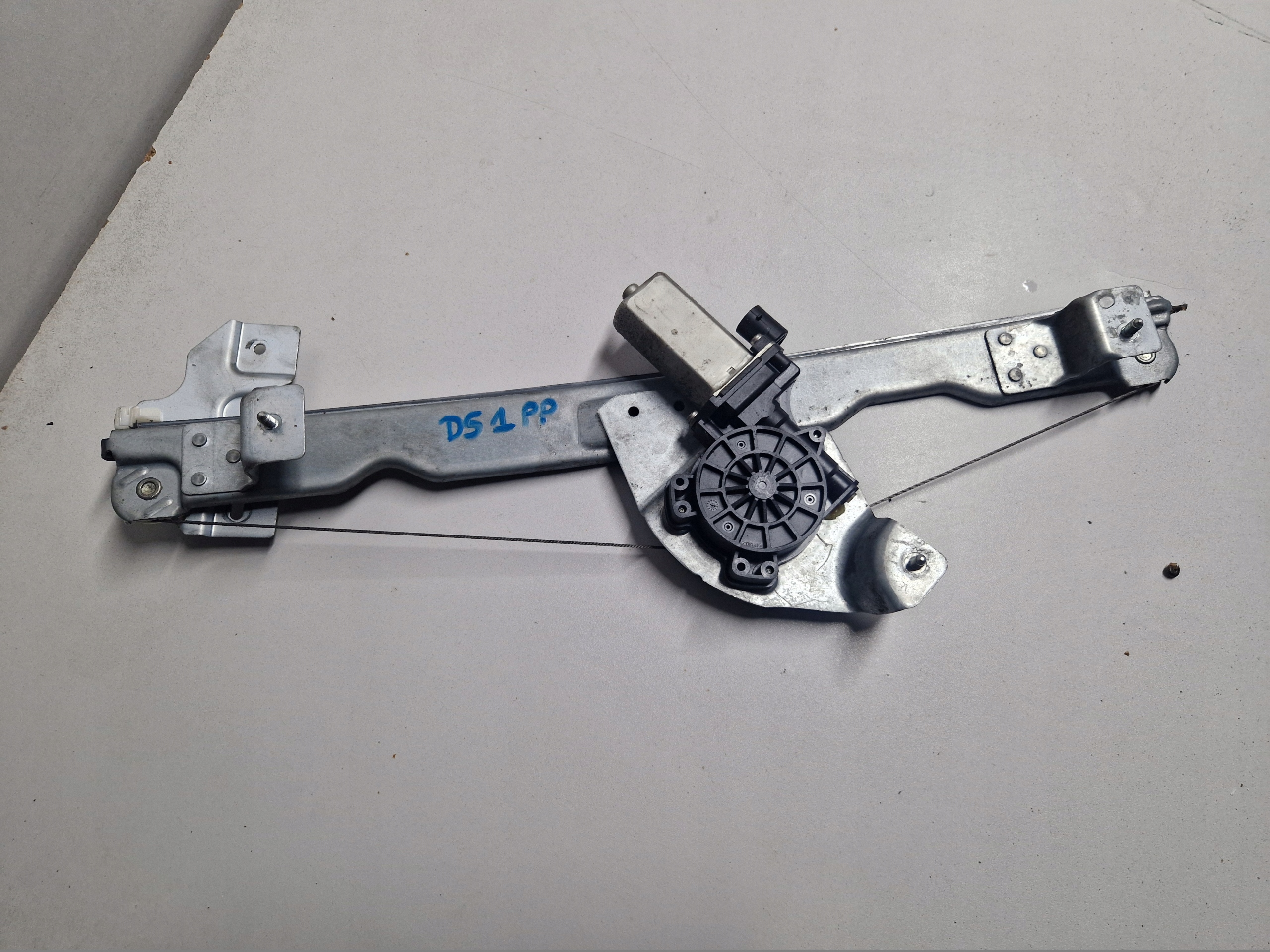 DACIA SANDERO and 1 mechanism lifting windows right front