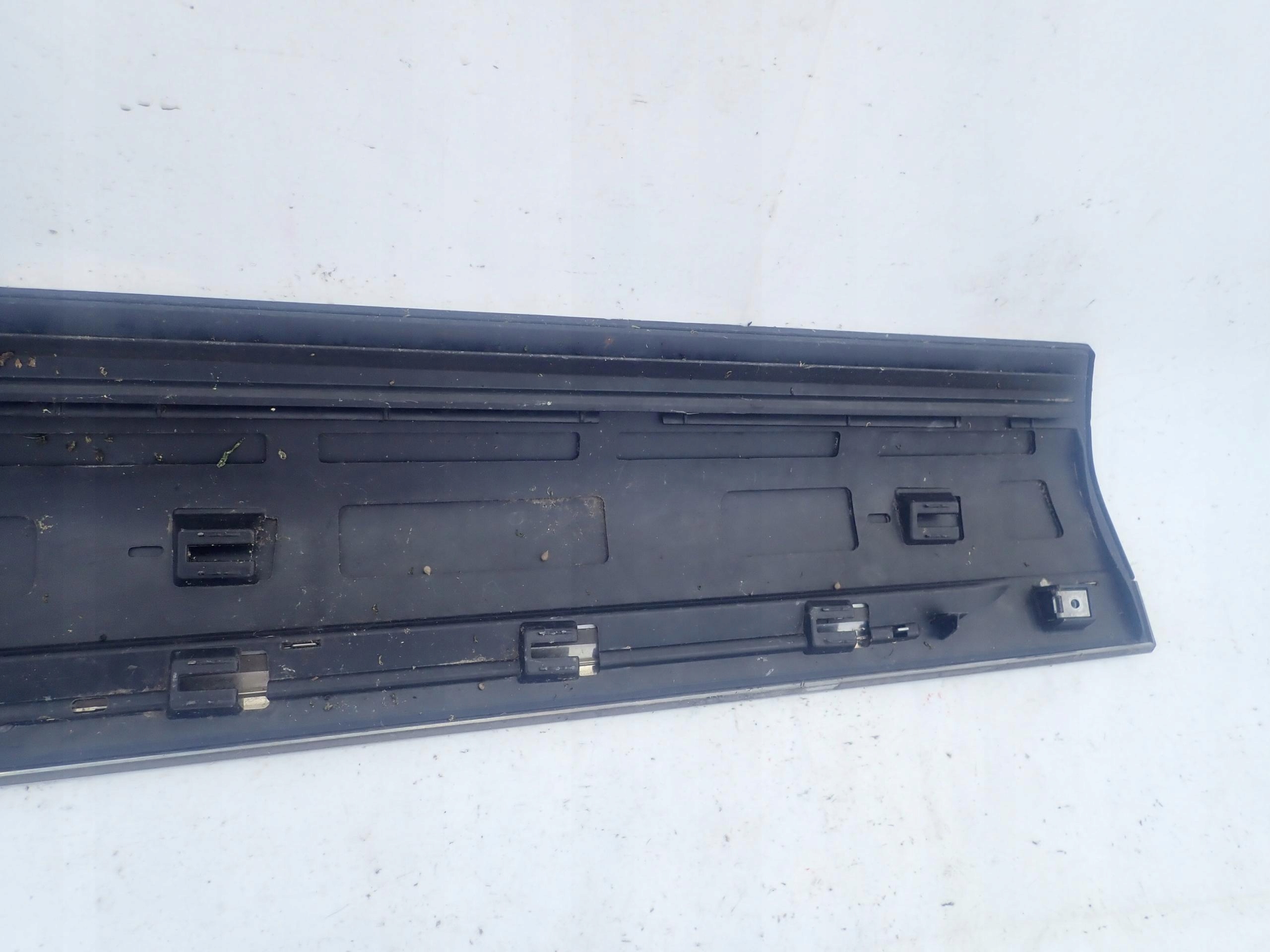 VW TOUAREG II 2 10-17 moulding door right front