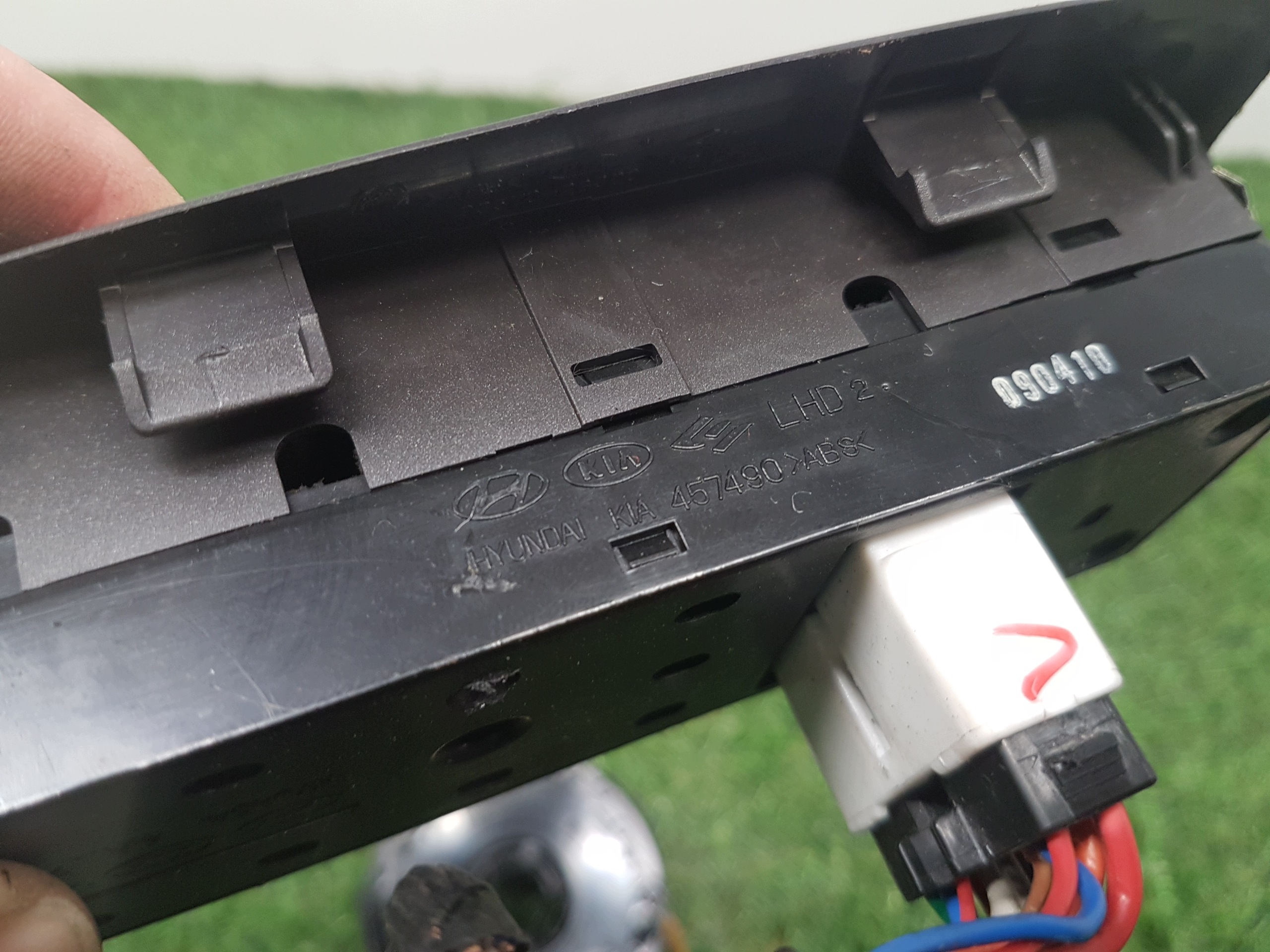 control panel of the window driver´s KIA MAGNETIS II 93570-2G750X0