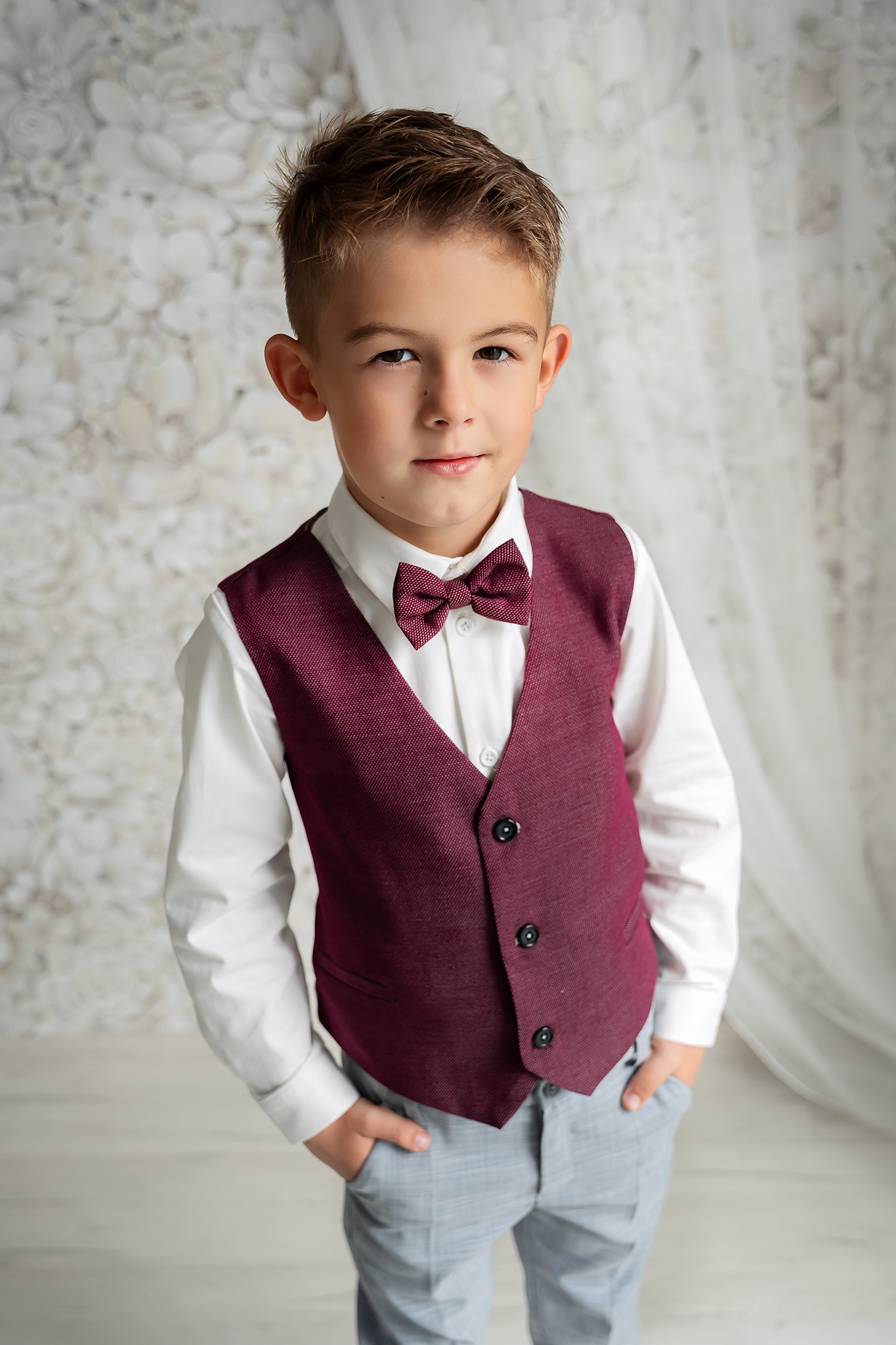 Bordová obleková vesta pre chlapca + motýlik 110