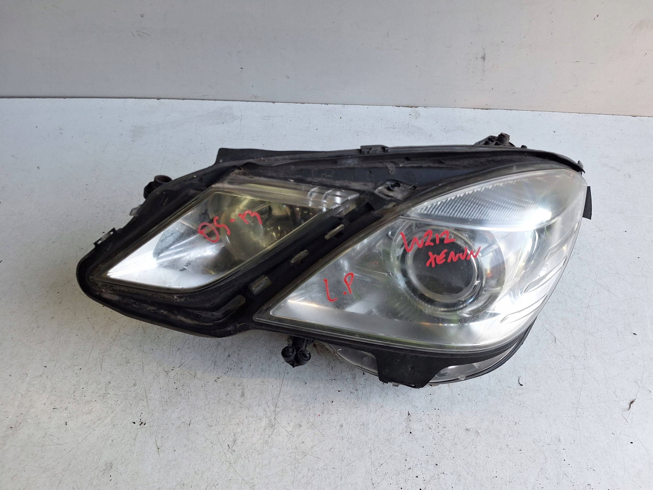MERCEDES E-class W212 09-13 light left XENON A2128201959 UK-right hand drive