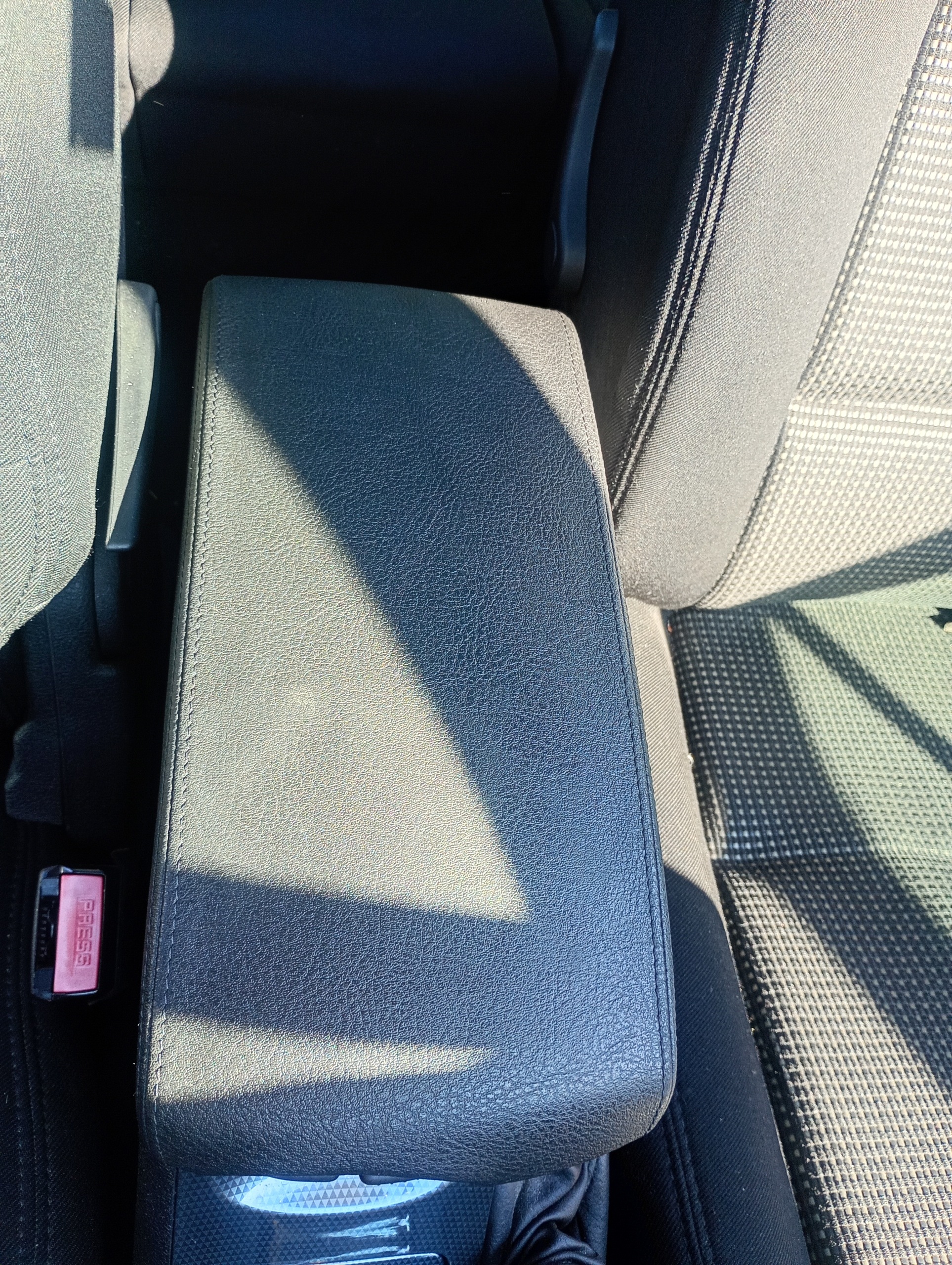 bracciolo z tunelem Peugeot 407 SW 04-10