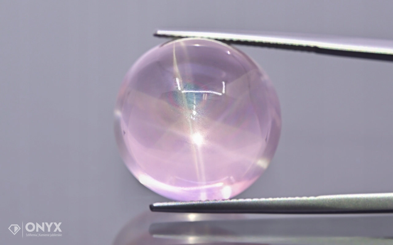 Růženín hvězdicovitý kabošon ovál 19,5x19 mm