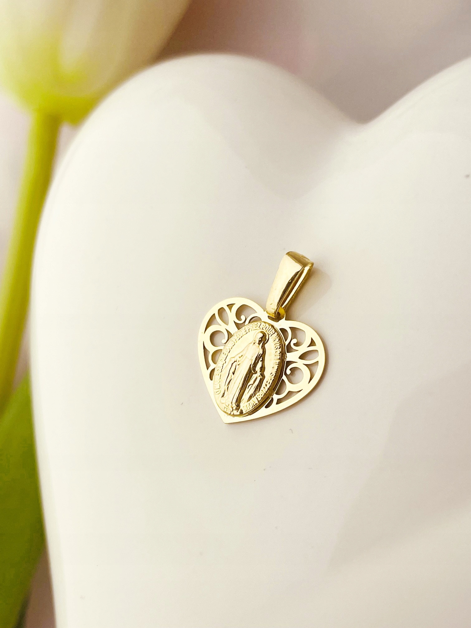 Zlatý zázračný medailonek Přívěsek srdce Matka Boží Křest Svaté Přijímání