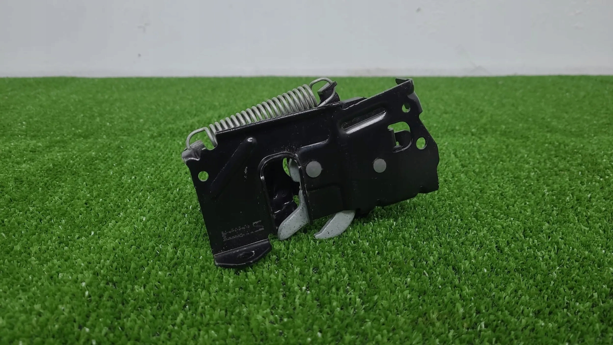 7242549 - Замок капота F20 F30 31 F34 F36 F80 F82 F87 F83 ASO