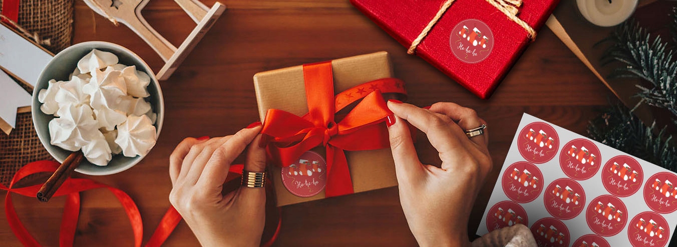 NAKLEJKI ŚWIĄTECZNE WESOŁYCH ŚWIĄT OZDOBNE NA PREZENTY ŚWIĘTA ZESTAW 24 SZT Stan opakowania oryginalne