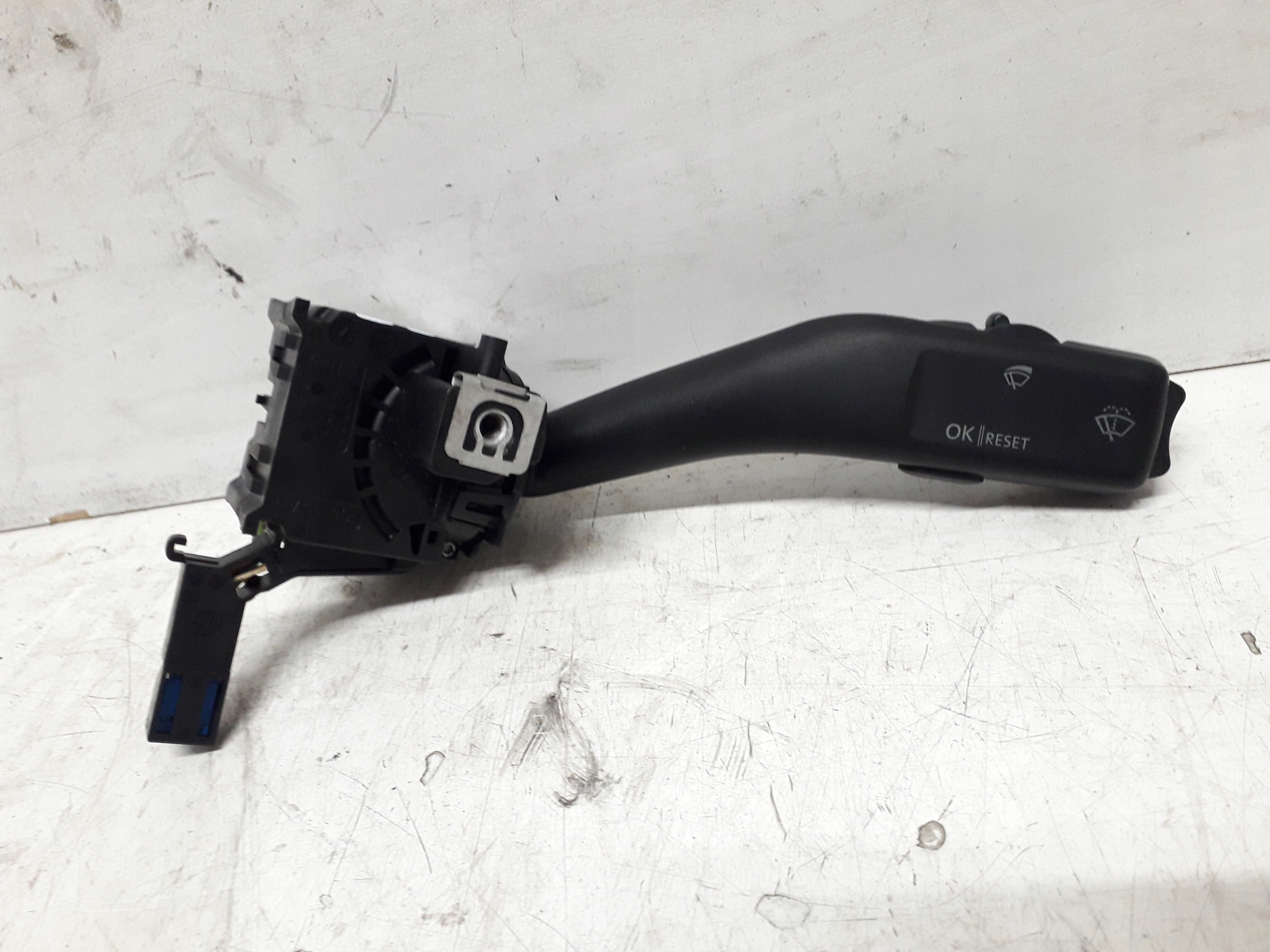 SKODA OCTAVIA 2 II 04- PRZEŁĄCZNIK MANETKA WYCIERACZEK 1K0953519C