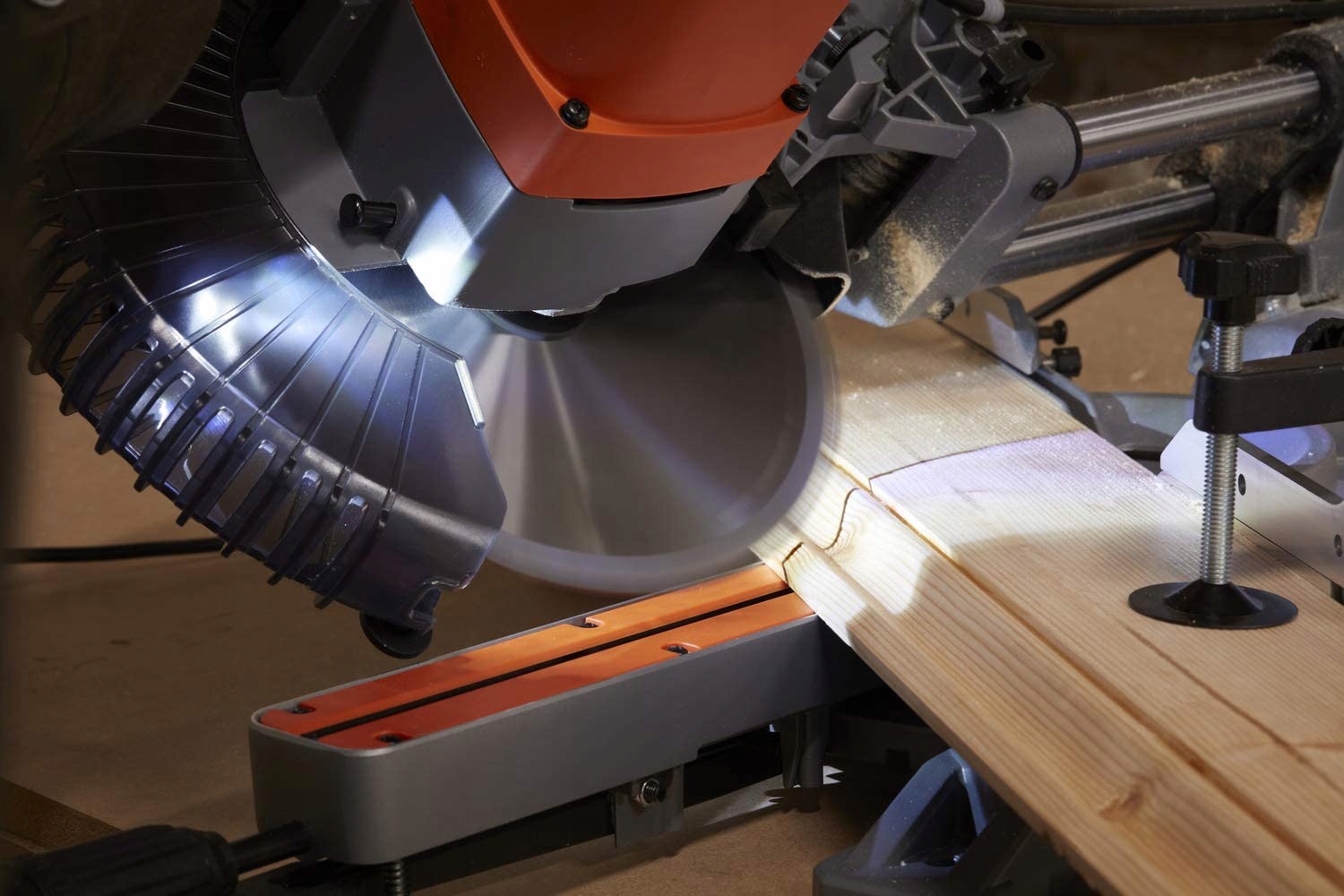 BLACK DECKER BES710-QS Pilarka tarczowa, ukośnica 2100W Marka Black&Decker