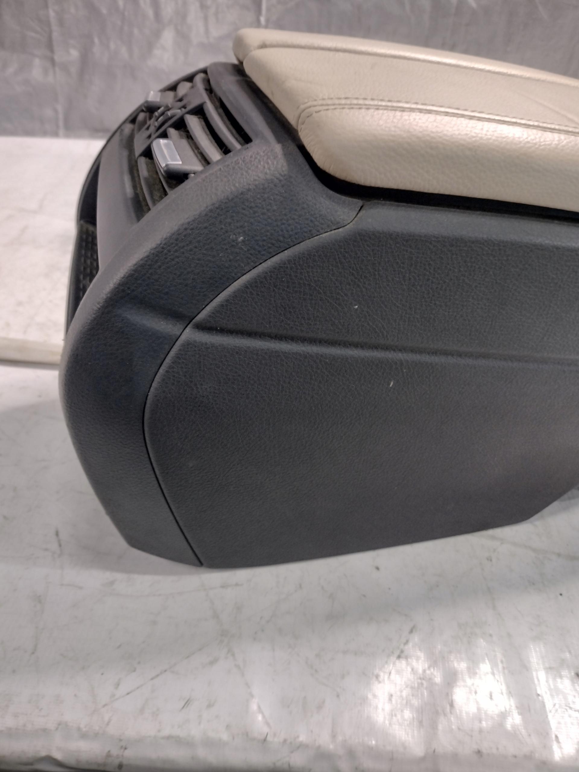 Tunel central armrest BMW F11 UK
