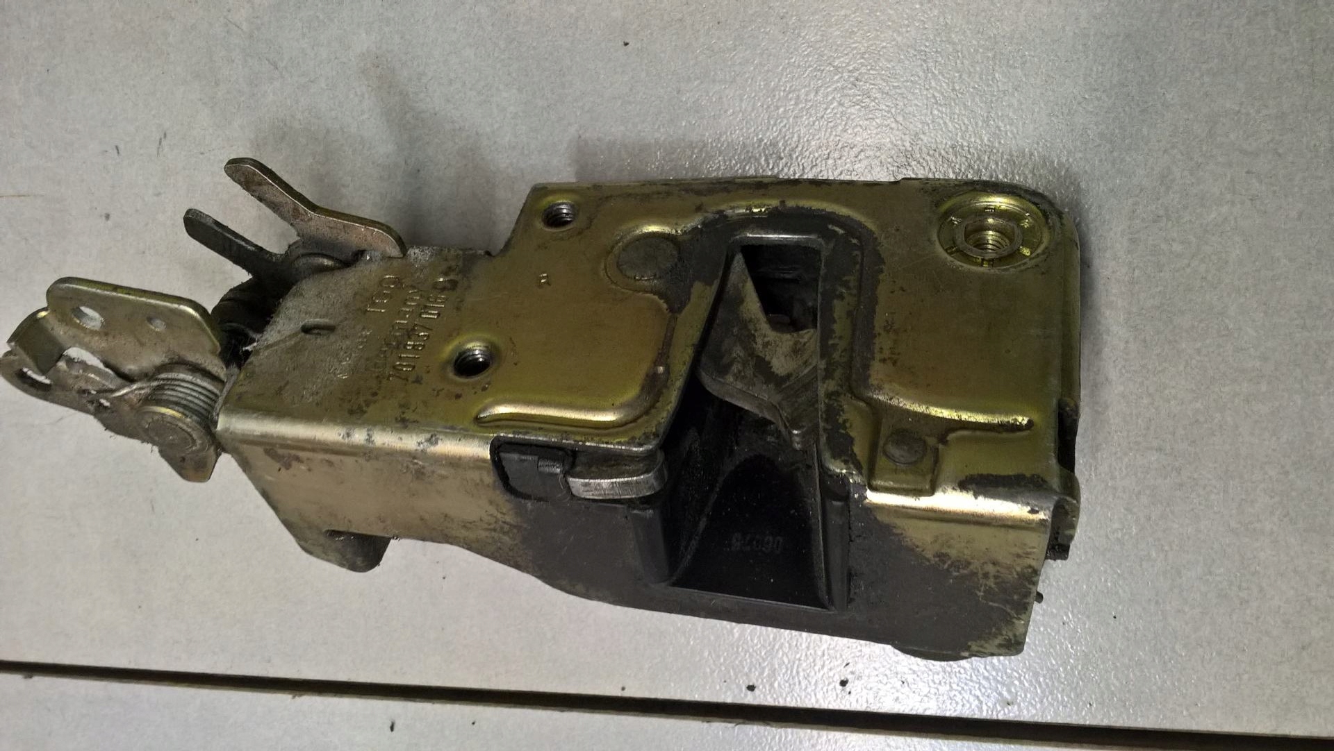 lock door right front VW T4 701837016D