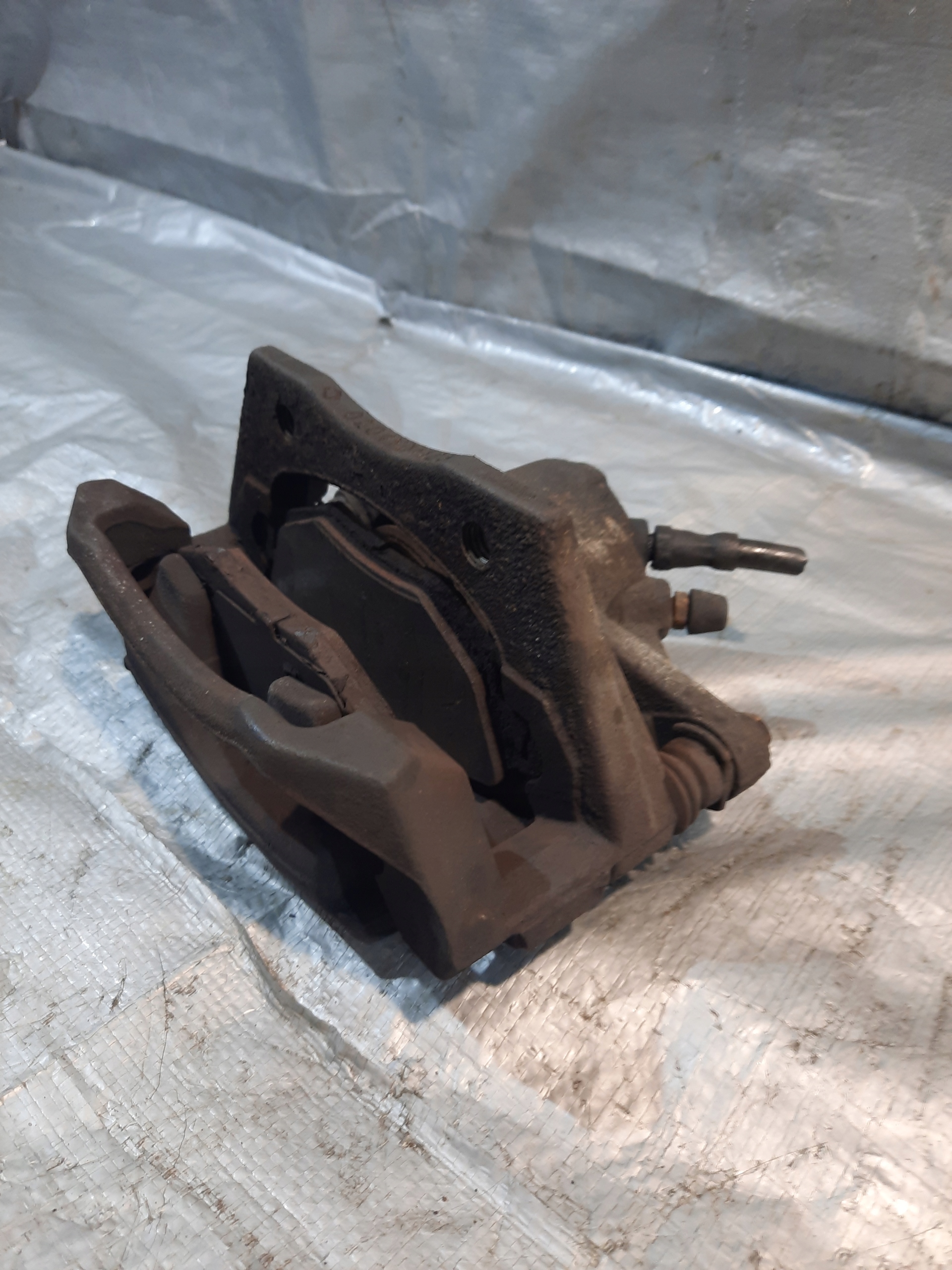 FORD MONDEO MK3 1.8B 01 SED caliper brake right front