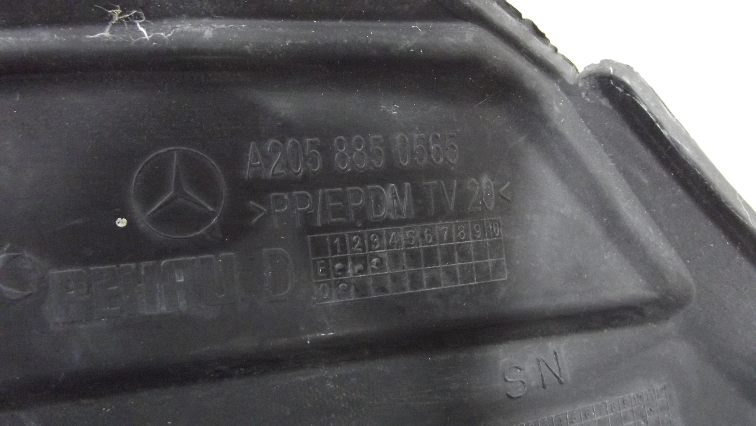Mercedes C Klasa W205 bumper bracket left front A2058850565