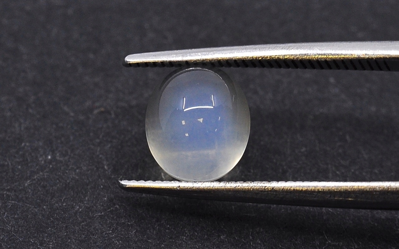 Měsíční kámen kabošon ovál 7,2x6,3 mm