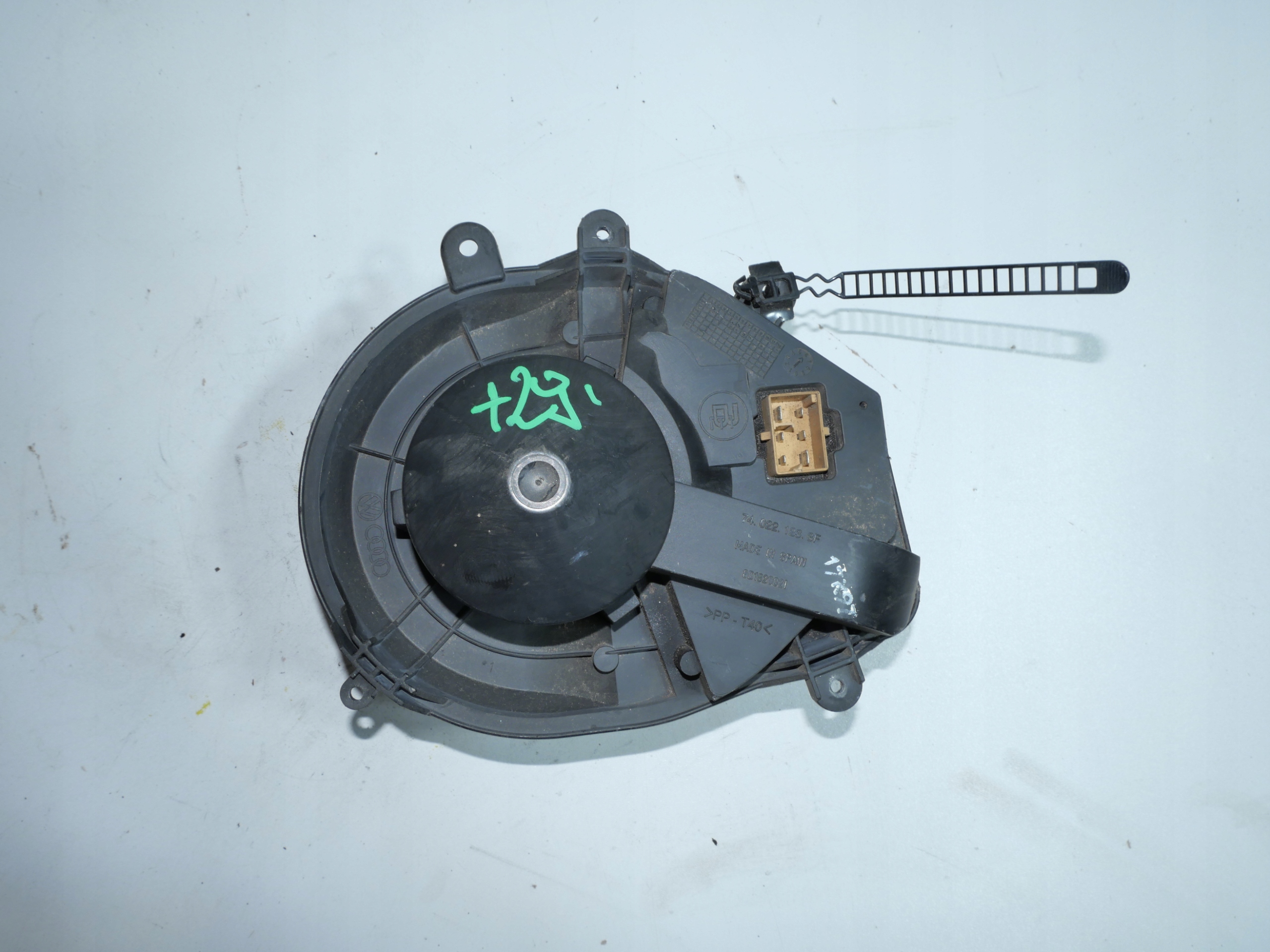 VW PASSAT B5 fan of the heating heating 8D1820021