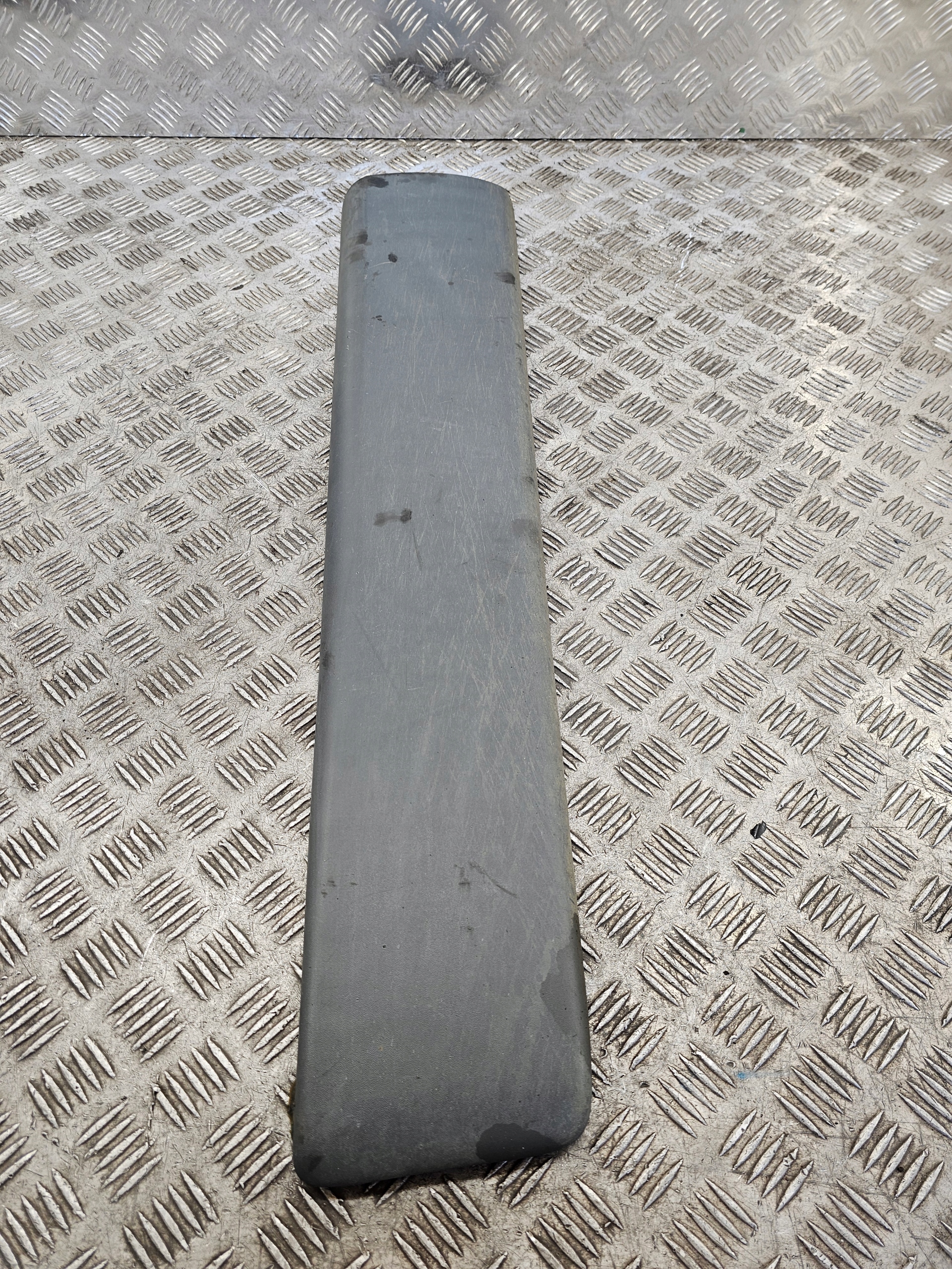 TRAFIC VIVARO II moulding door left front 8200036088