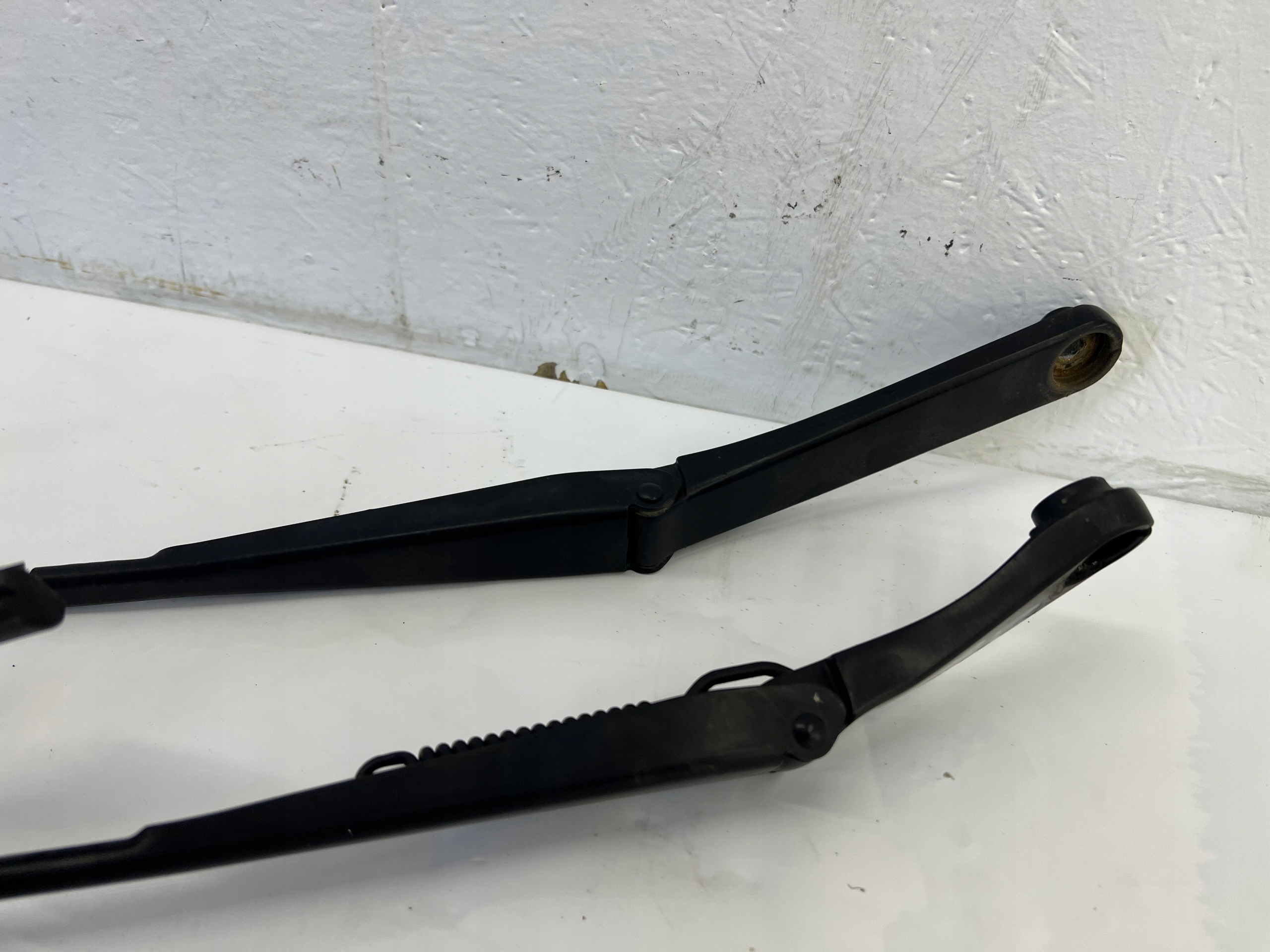 wiper arms front 8K1955407 8K1955408 - AUDI A4 B8 07-15 EU