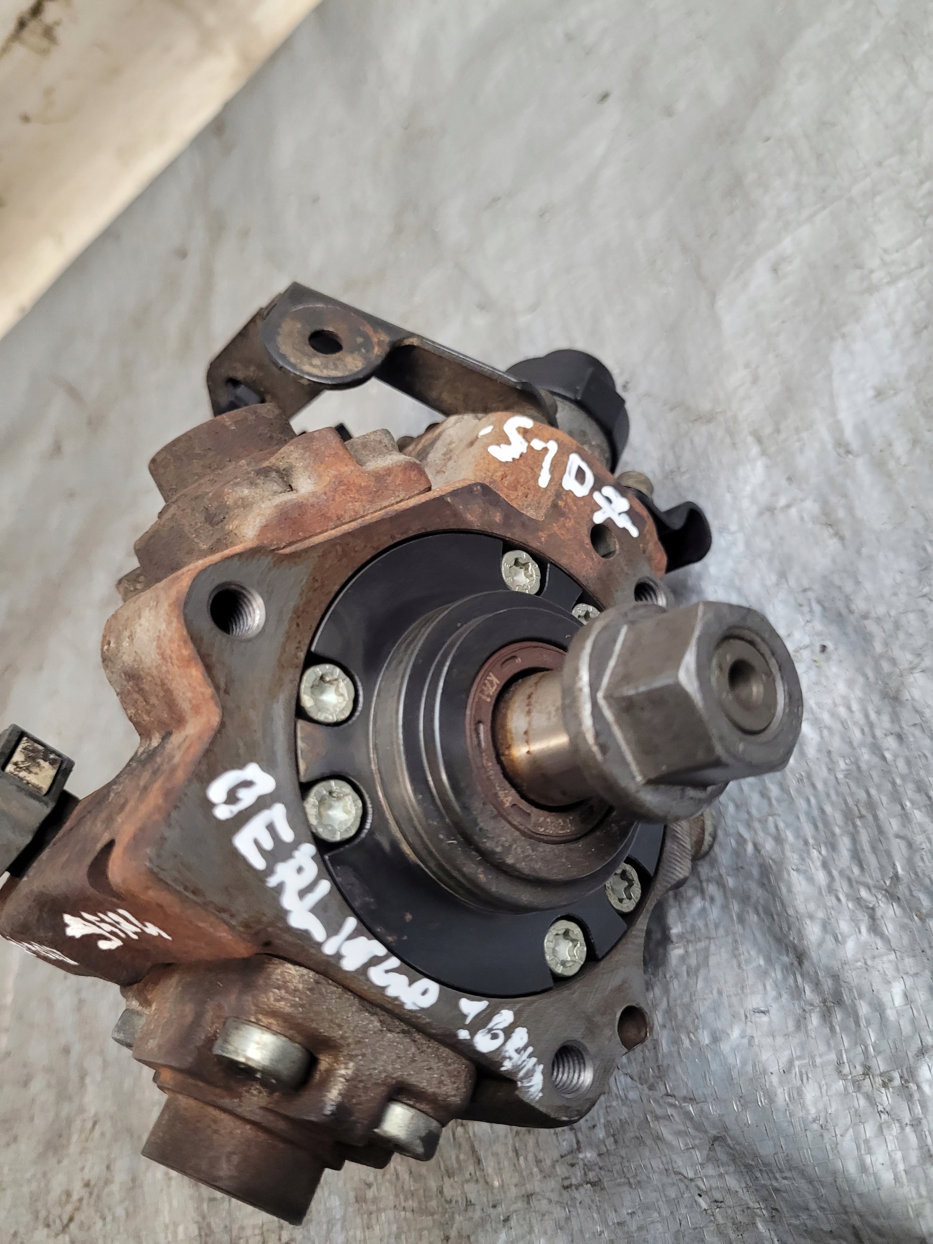 injection pump OE 9656300380A CITROEN BERLINGO and FL 1.6 HDI