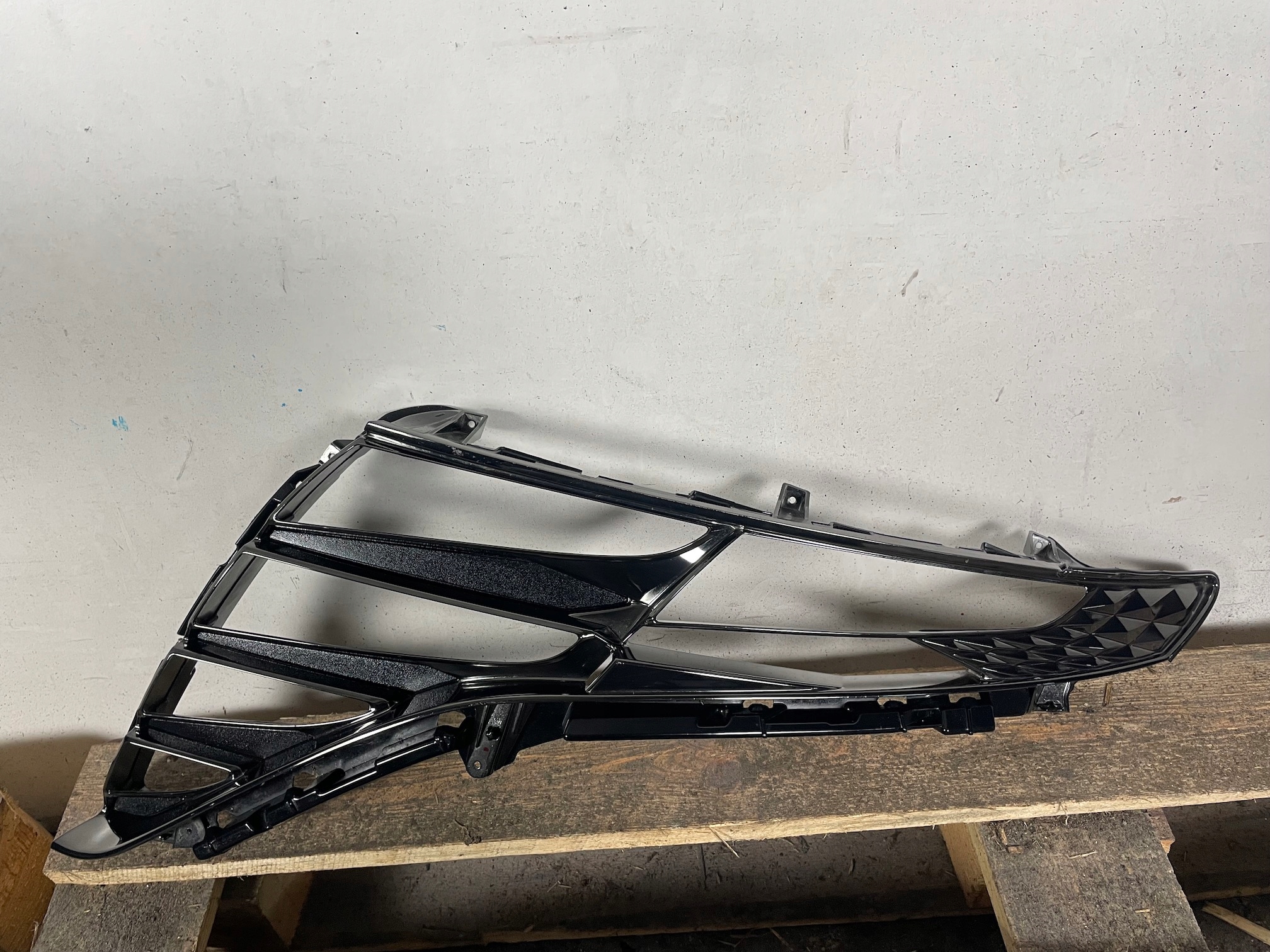 РАМКА ЛАМПИ БАМПЕР ПЕРЕДНІЙ HYUNDAI TUCSON IV ЛІВИЙ