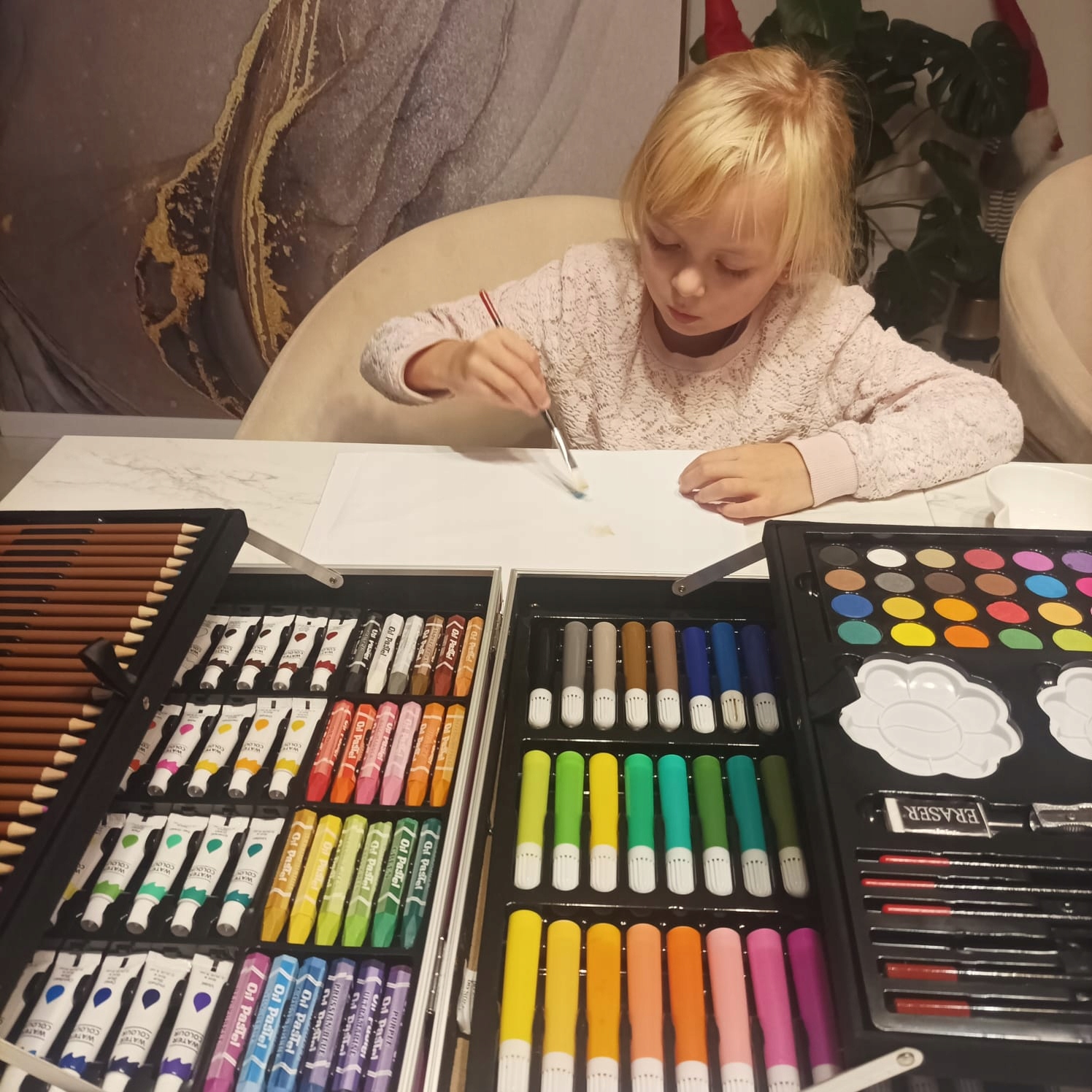 Zestaw artystyczny PLASTYCZNY do malowania rysowania WALIZKA 145 elementów Bohater Inny