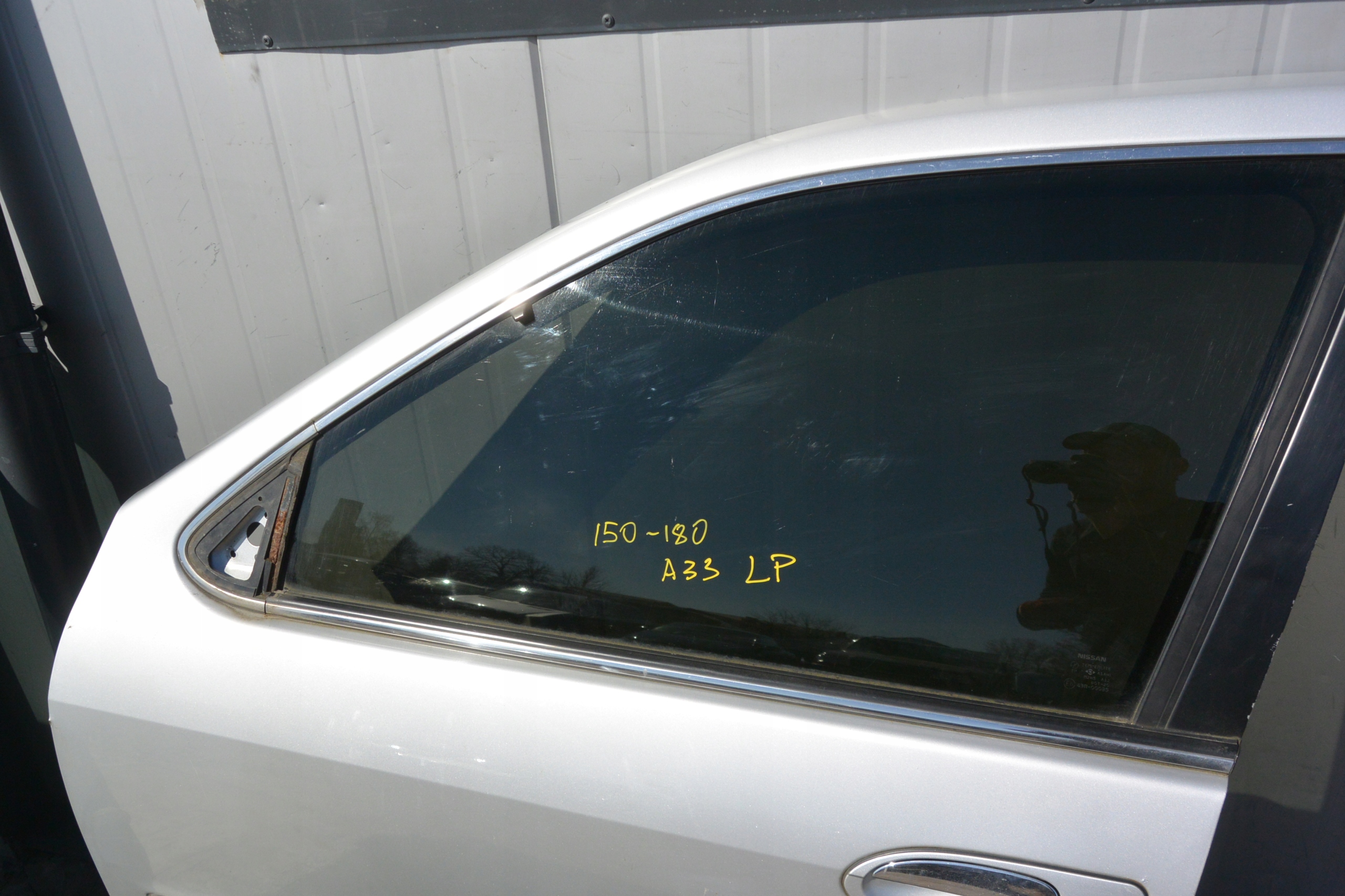 NISSAN MAXIMA A33 QX door left front 00-05