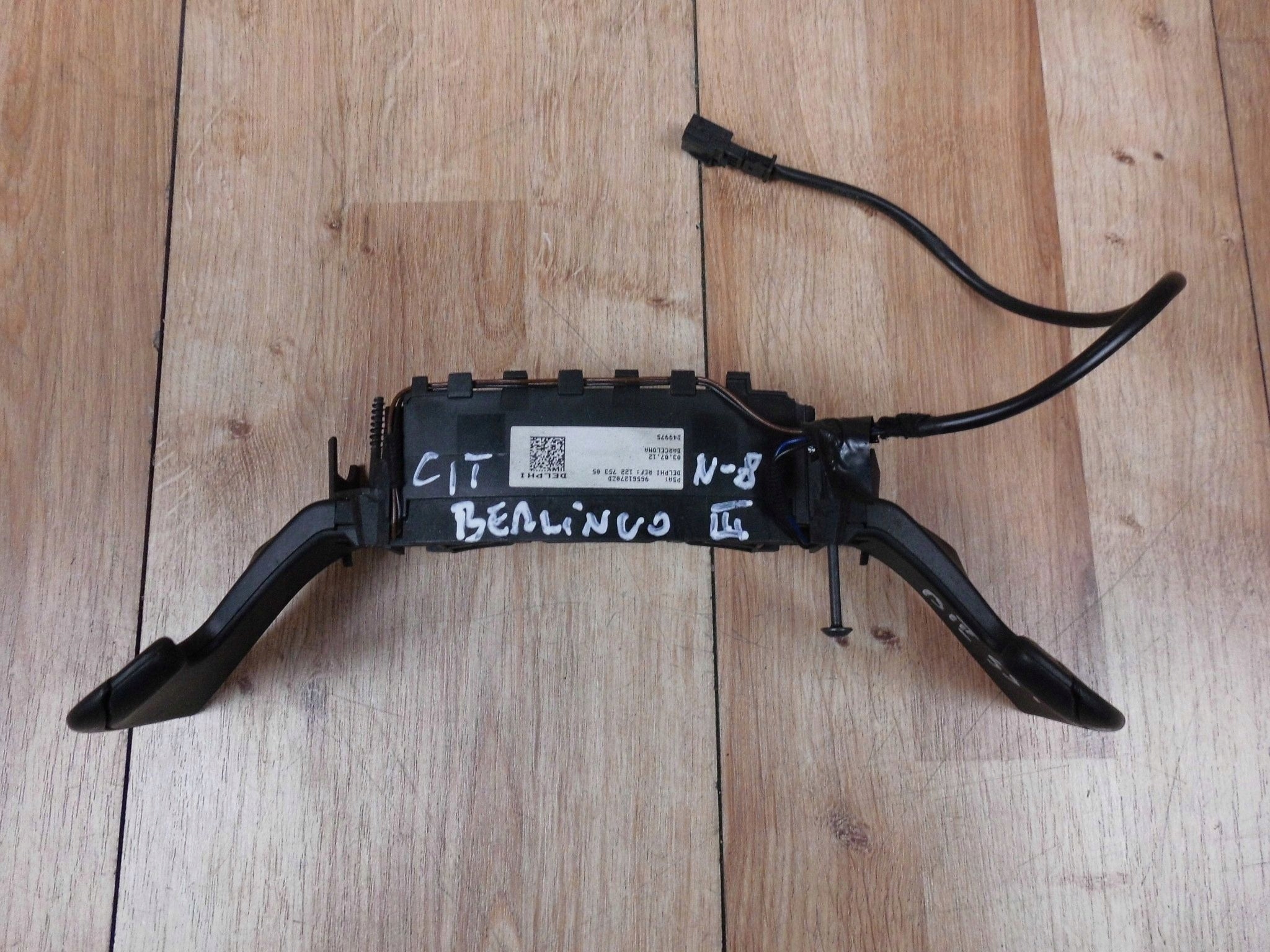 Citroen Berlingo III 2008-2016 with shifting changes of the gear switch