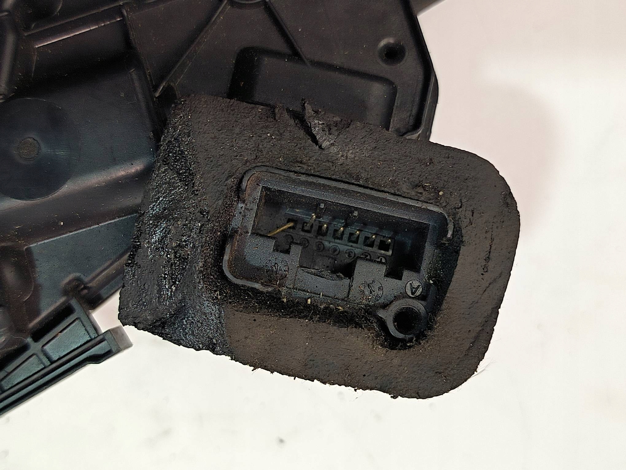 lock door left front 5E1837015 VOLKSWAGEN PASSAT B8