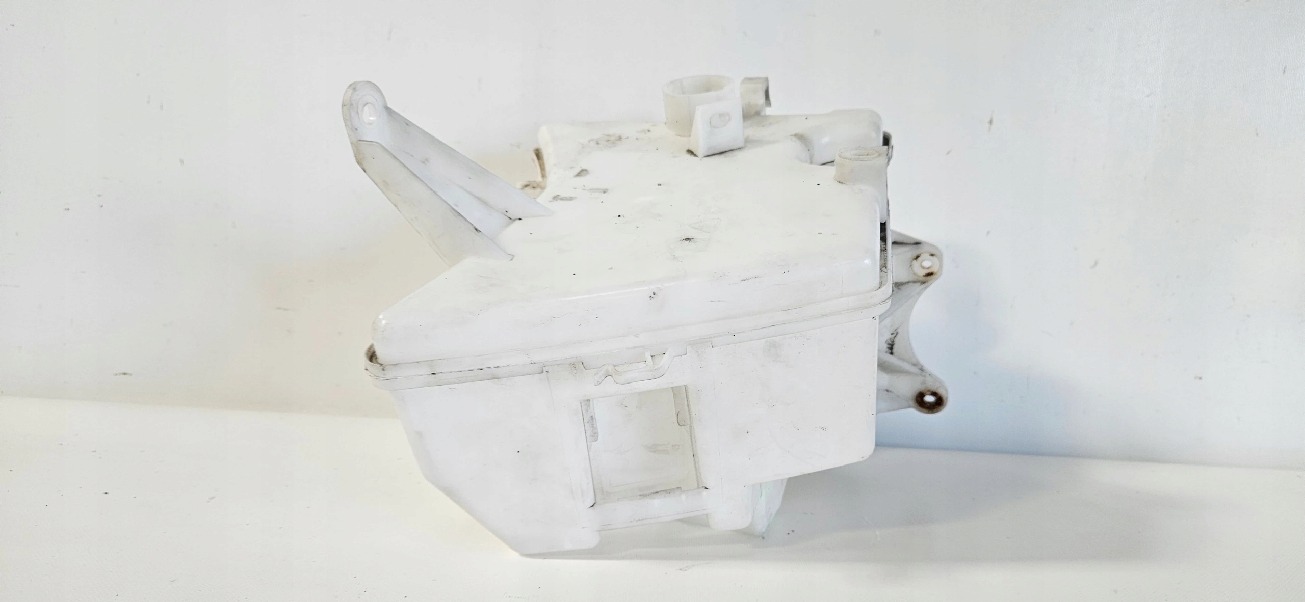 washer fluid tank TOYOTA AURIS II LIFT