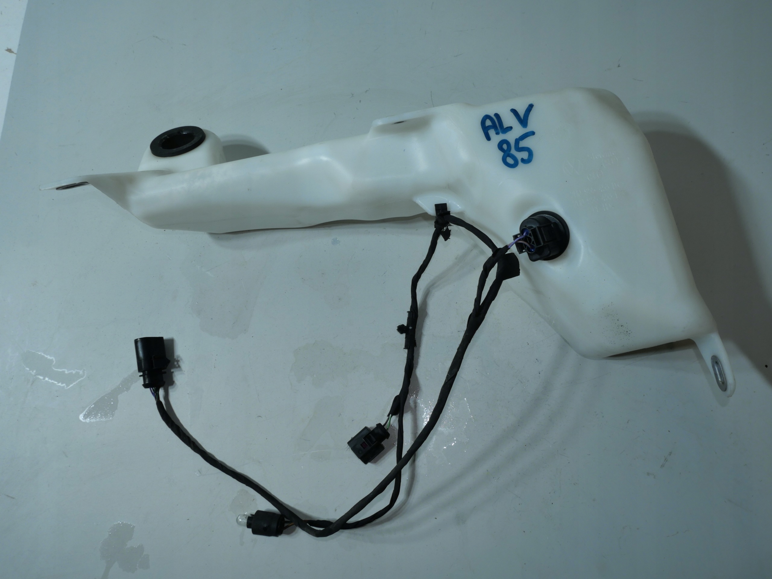 washer fluid tank VW AMAROK 2H0955453D