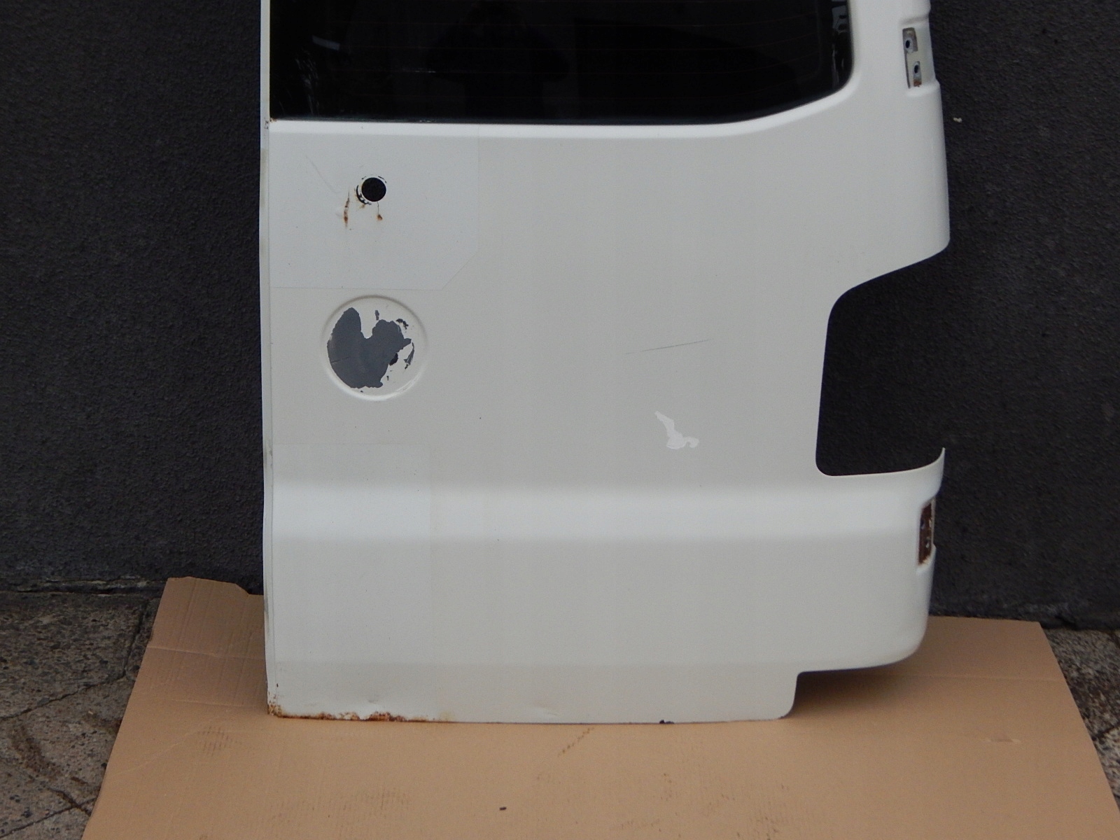 VW T5 drzwi skrzydełka prawe tył tylne BIAŁE z SZYBĄ. Strona zabudowy tył - prawa