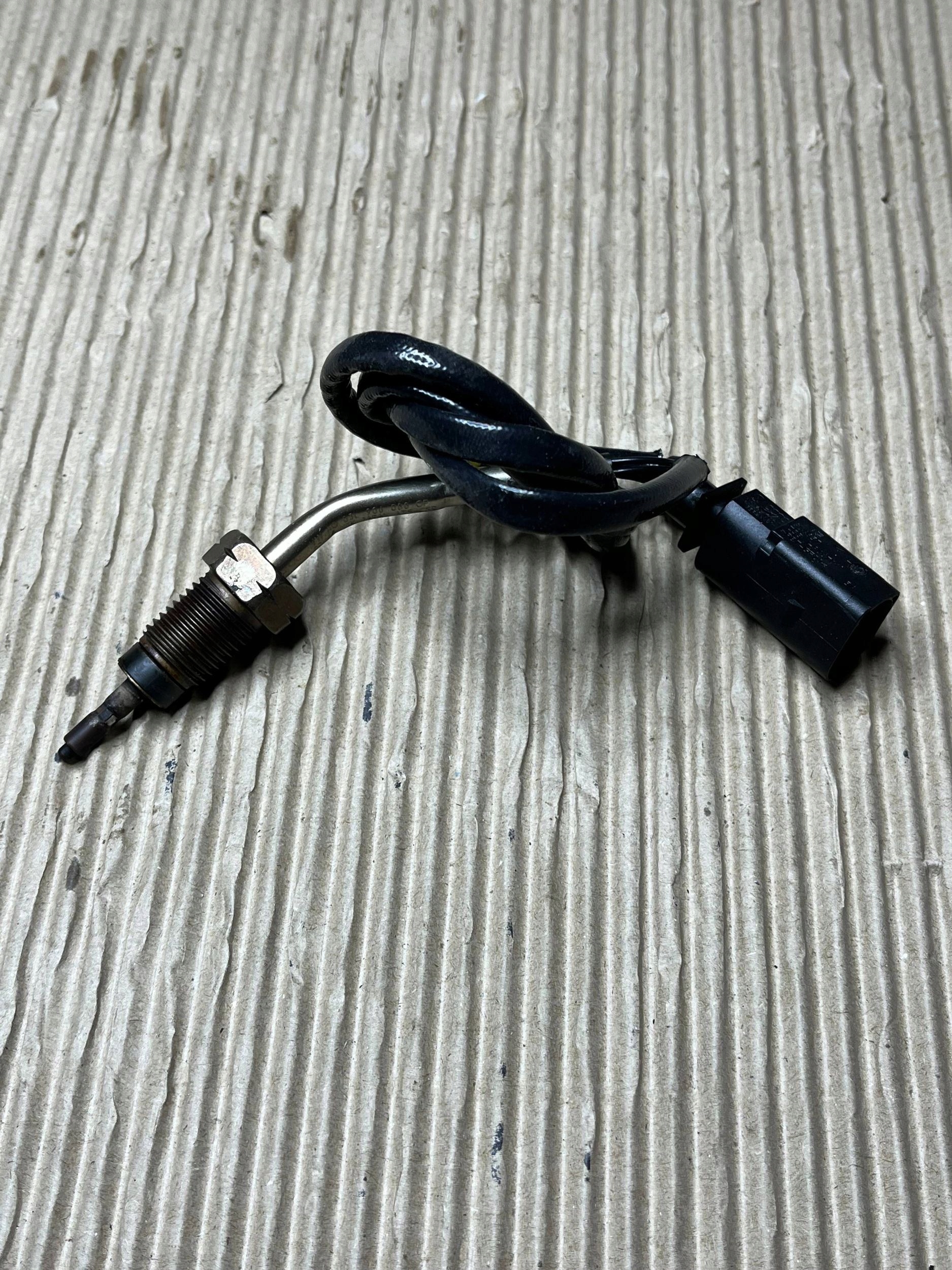 Sensor temperatury Gase Volkswagen PASSAT B7 03L906088GP