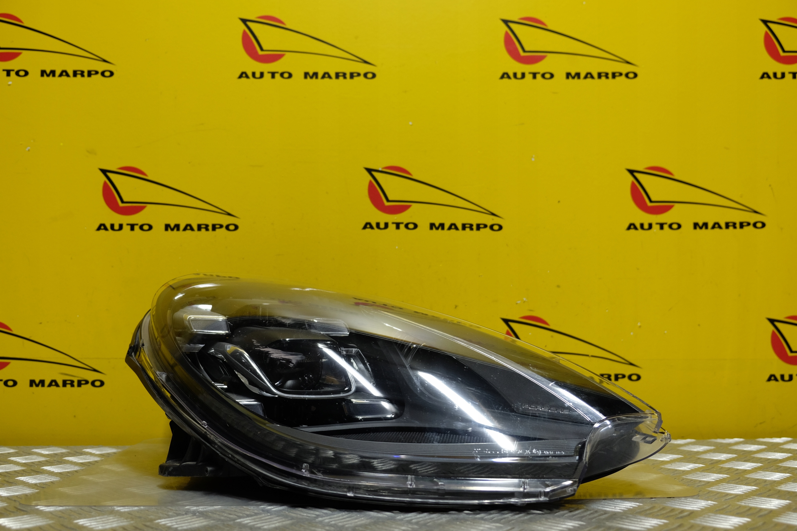 PORSCHE MACAN 2015- REFLEKTOR LAMPA FULL LED R USA Strona zabudowy prawa