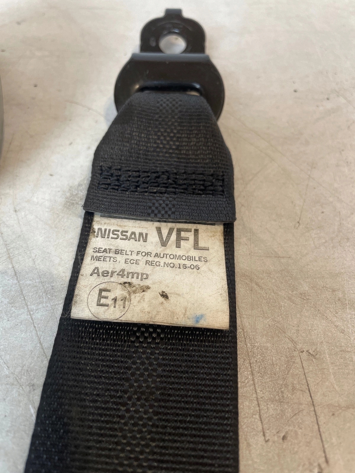 tension belt safety front front left Nissan Leaf and Lift 5D