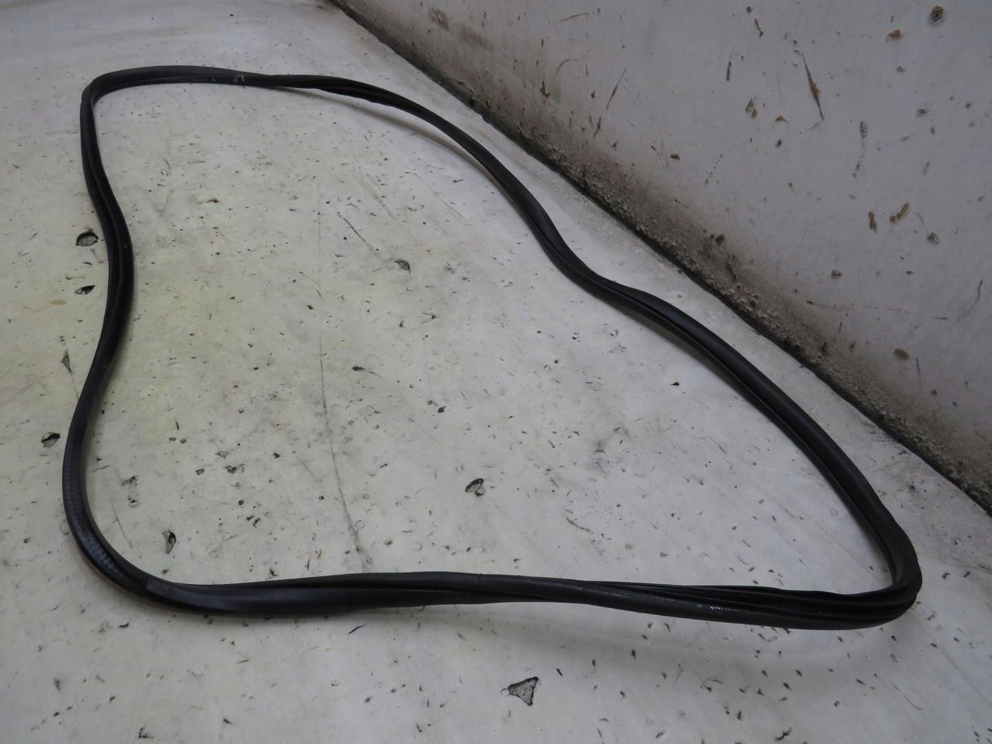 USZCZELKA DRZWI LEWY PRZÓD SX4 S-CROSS Producent części Suzuki OE