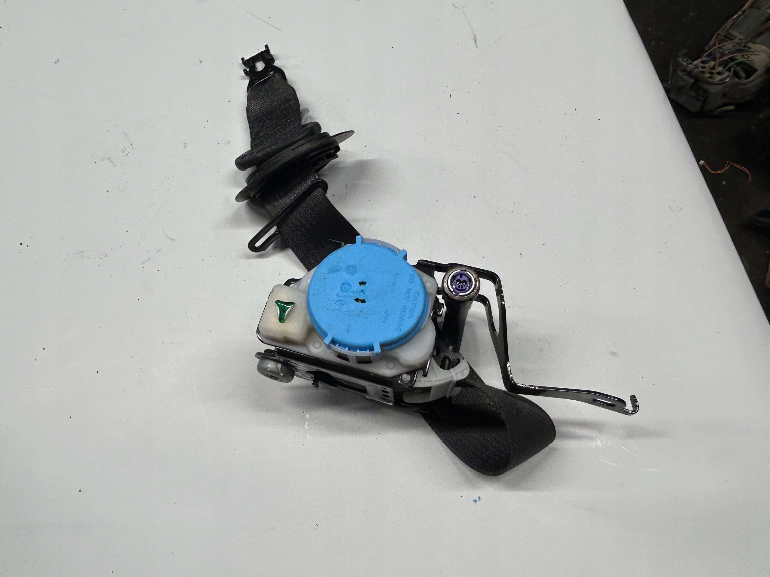 OPEL INSIGNIA B tension belt safety left front