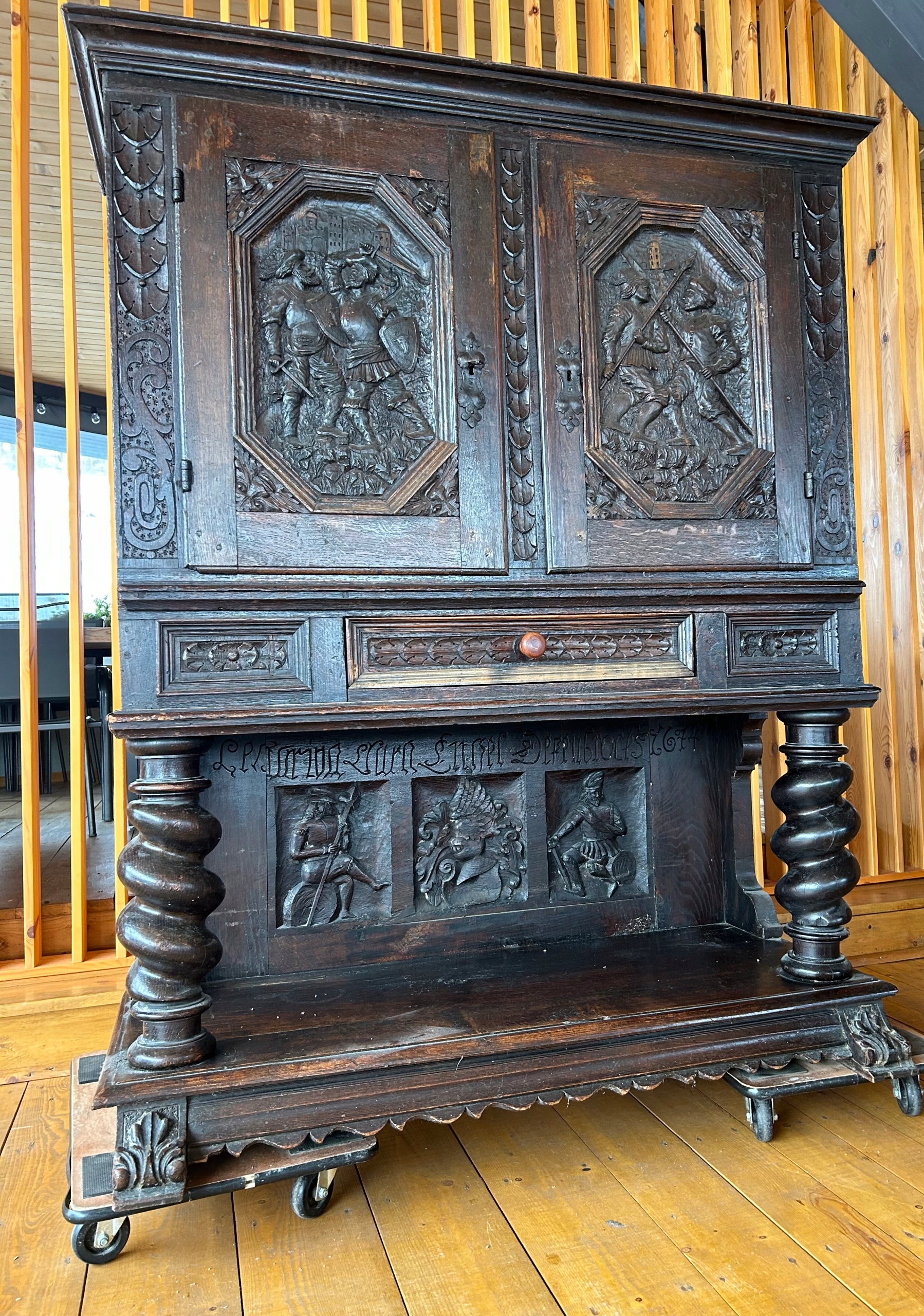 RENESANSOWY KABINET Z XVII WIEKU .