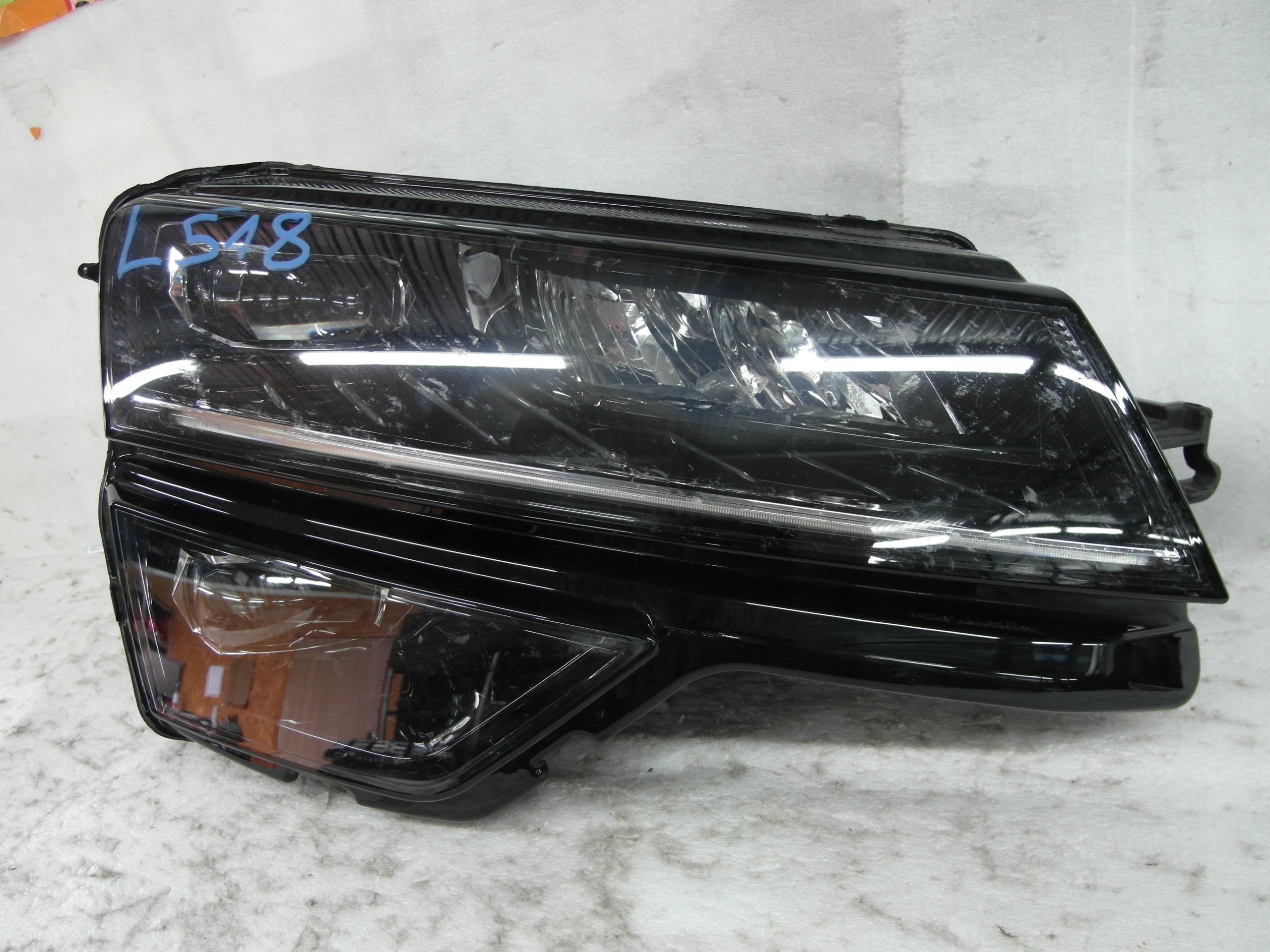 SKODA KAROQ full led фара правая