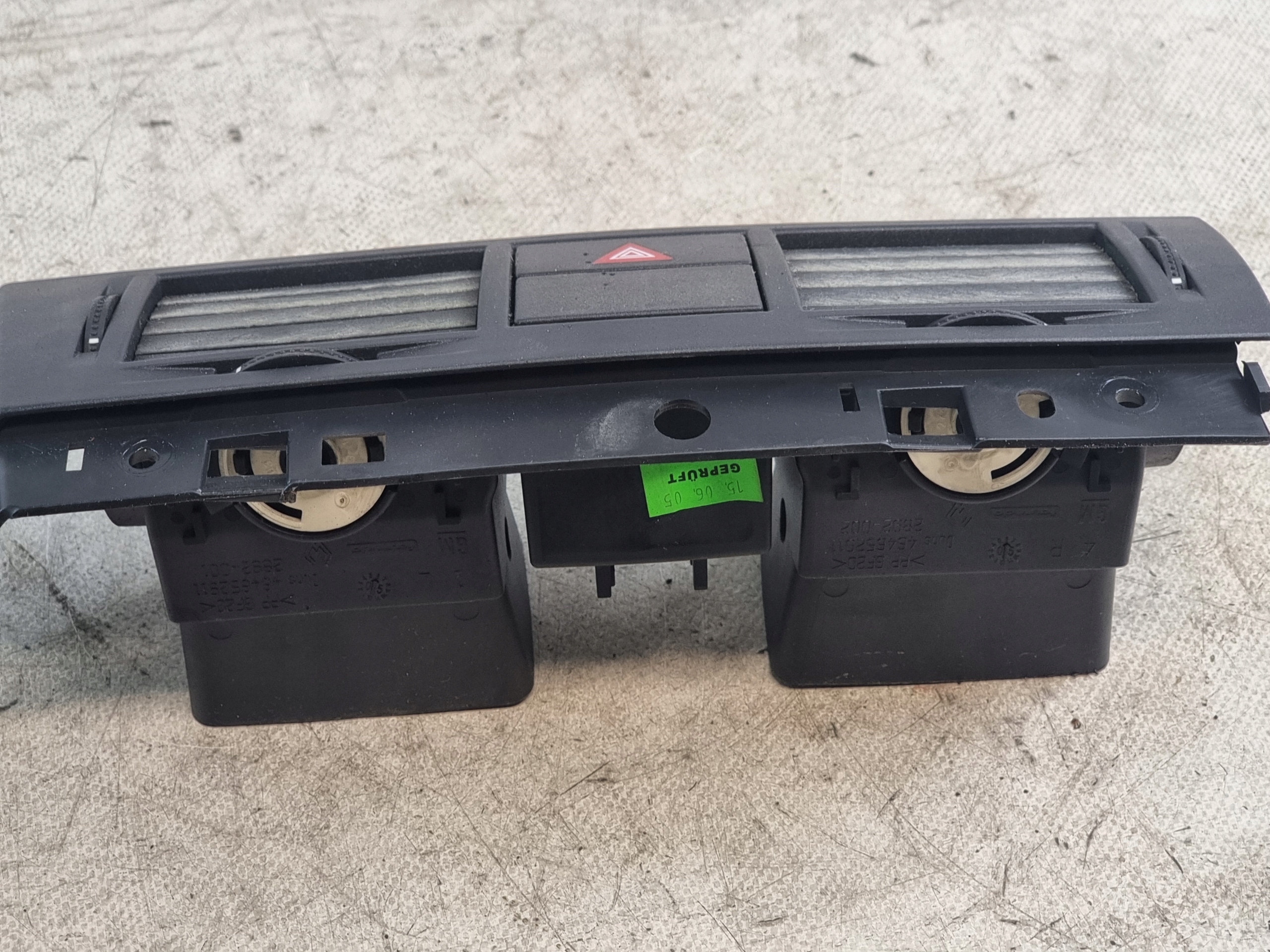 grilles d'aération central OE 13107741 OPEL MERIVA A