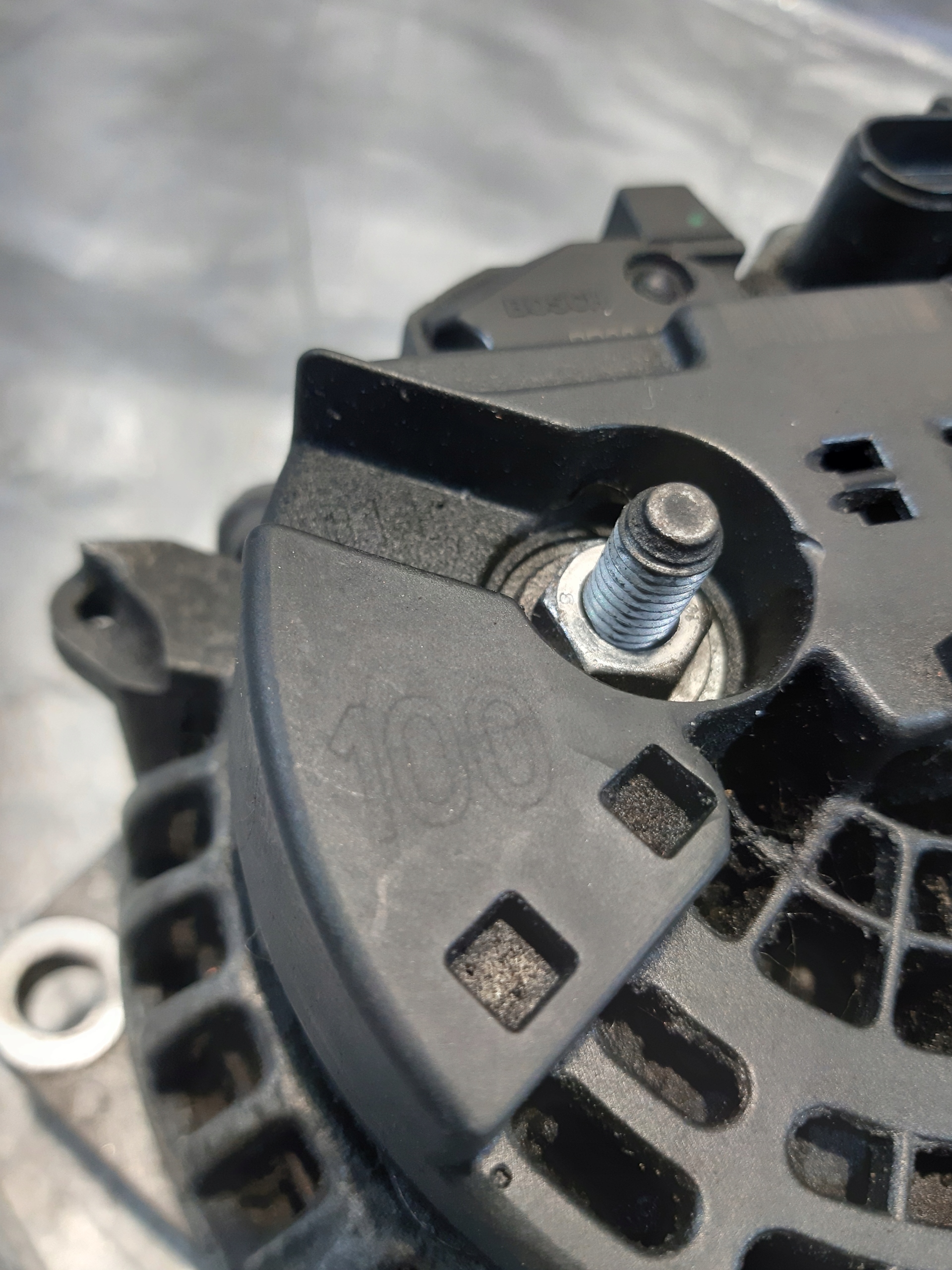 alternator Bosch 0 124 655 039 28V 40-100A
