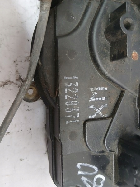 lock door Opel Zafira B 13220371