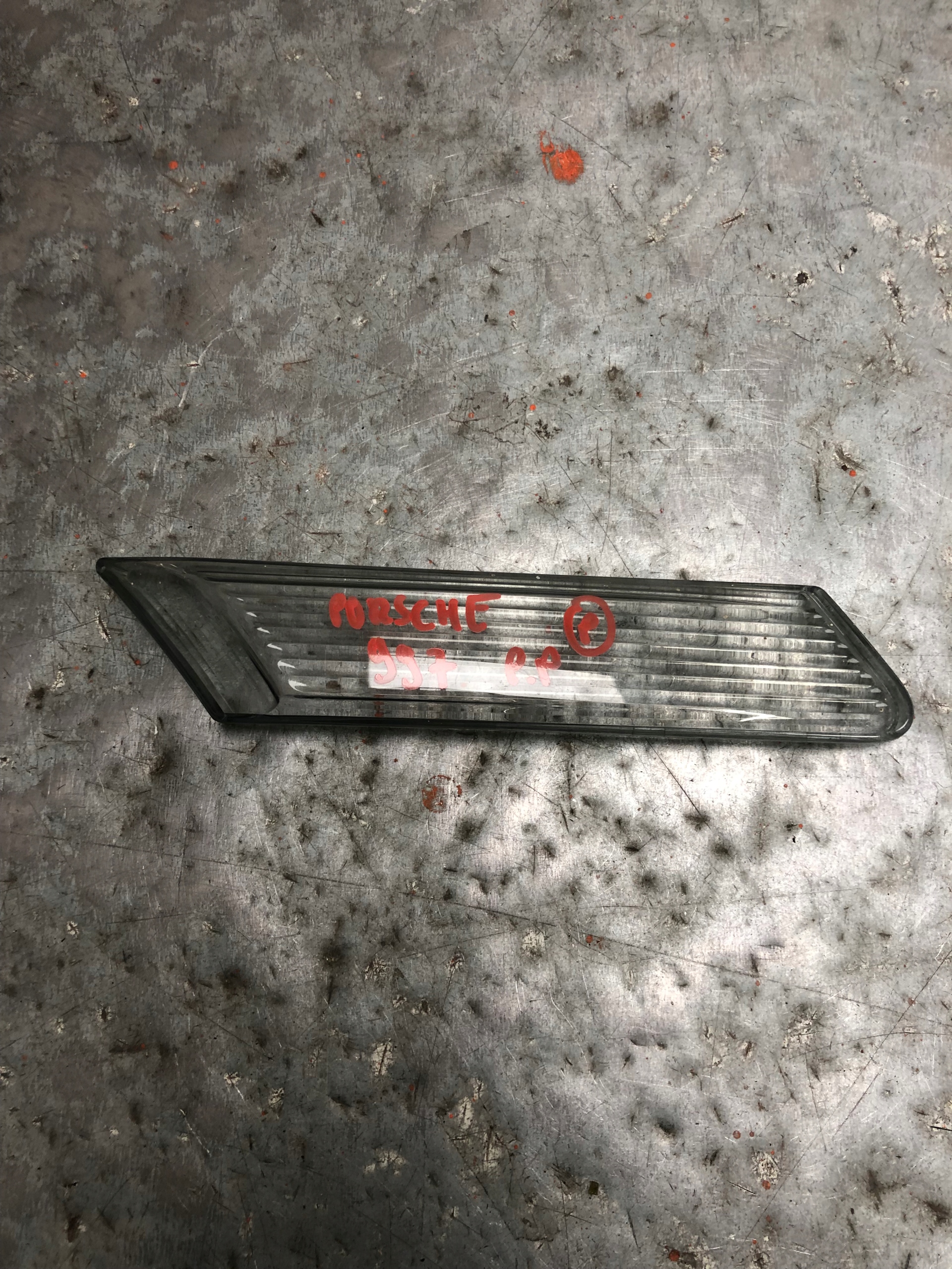 KLOSZ indicator of a fender right front PORSCHE 997