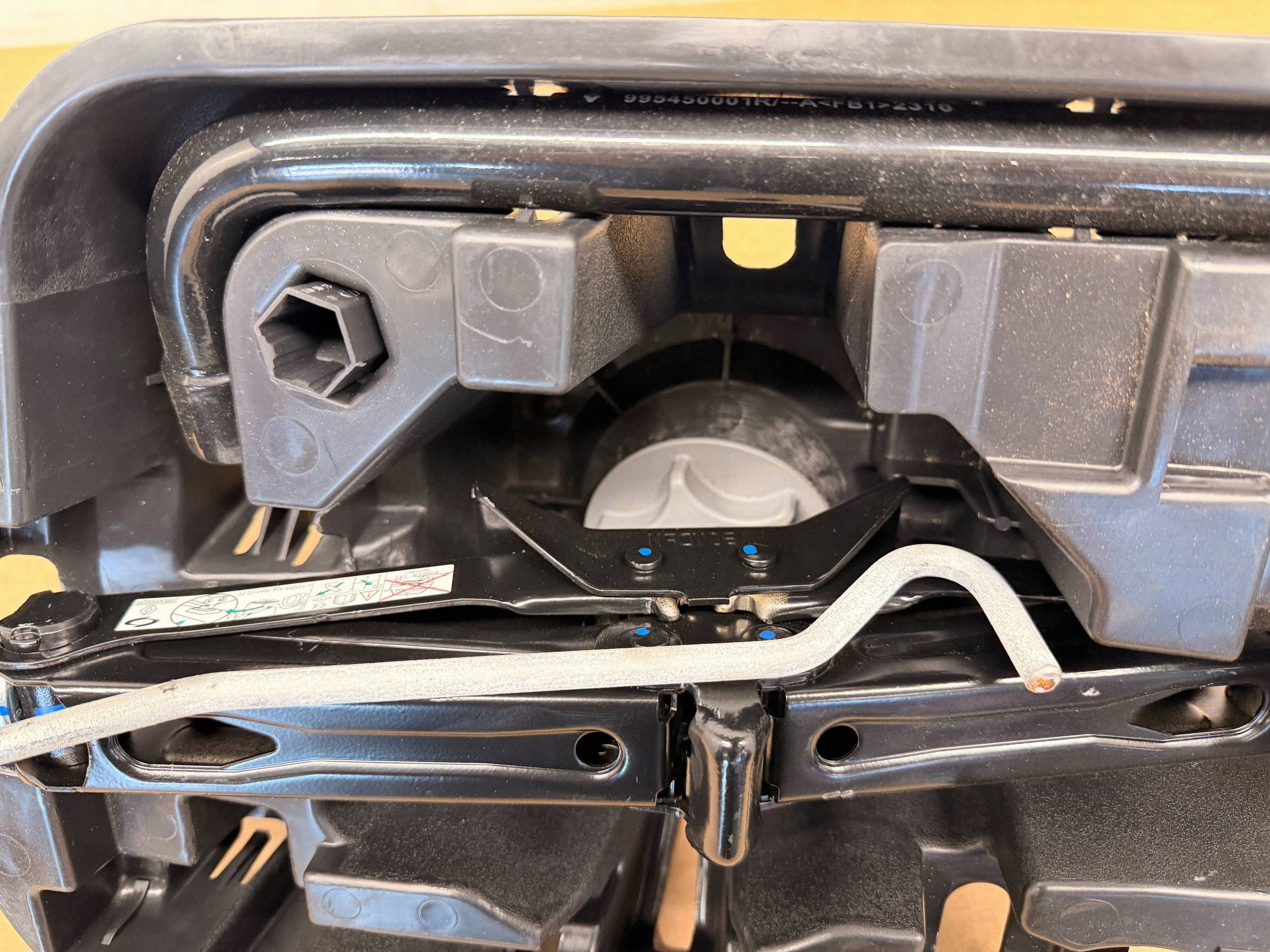 Renault Megane IV KOMBI insert roues de la roue de secours 997504622R