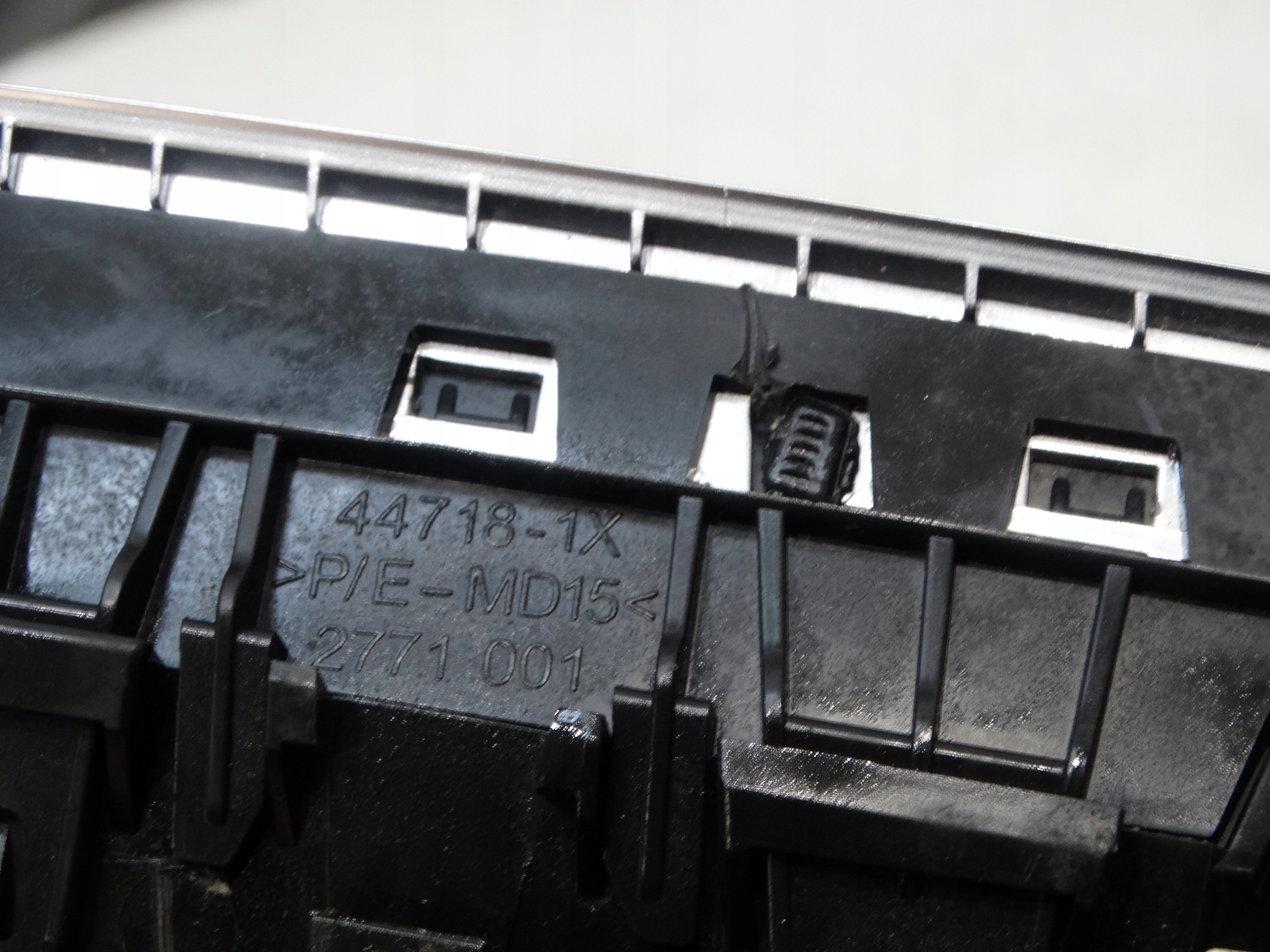 grid air conditioning devices consoles right front PEUGEOT 2008 208 9673131677