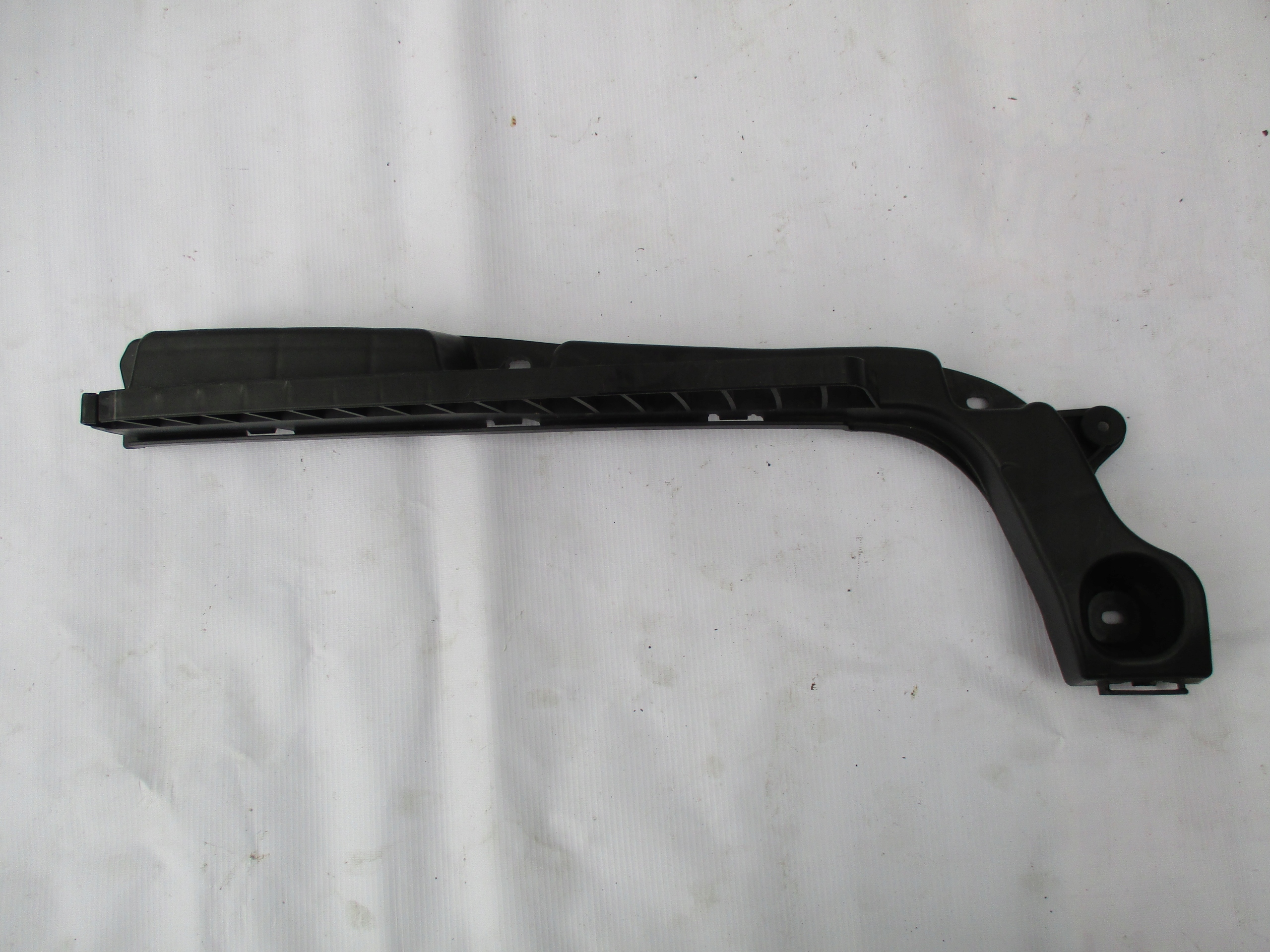 bumper bracket rear part left Skoda Fabia III Kombi 6V9807863