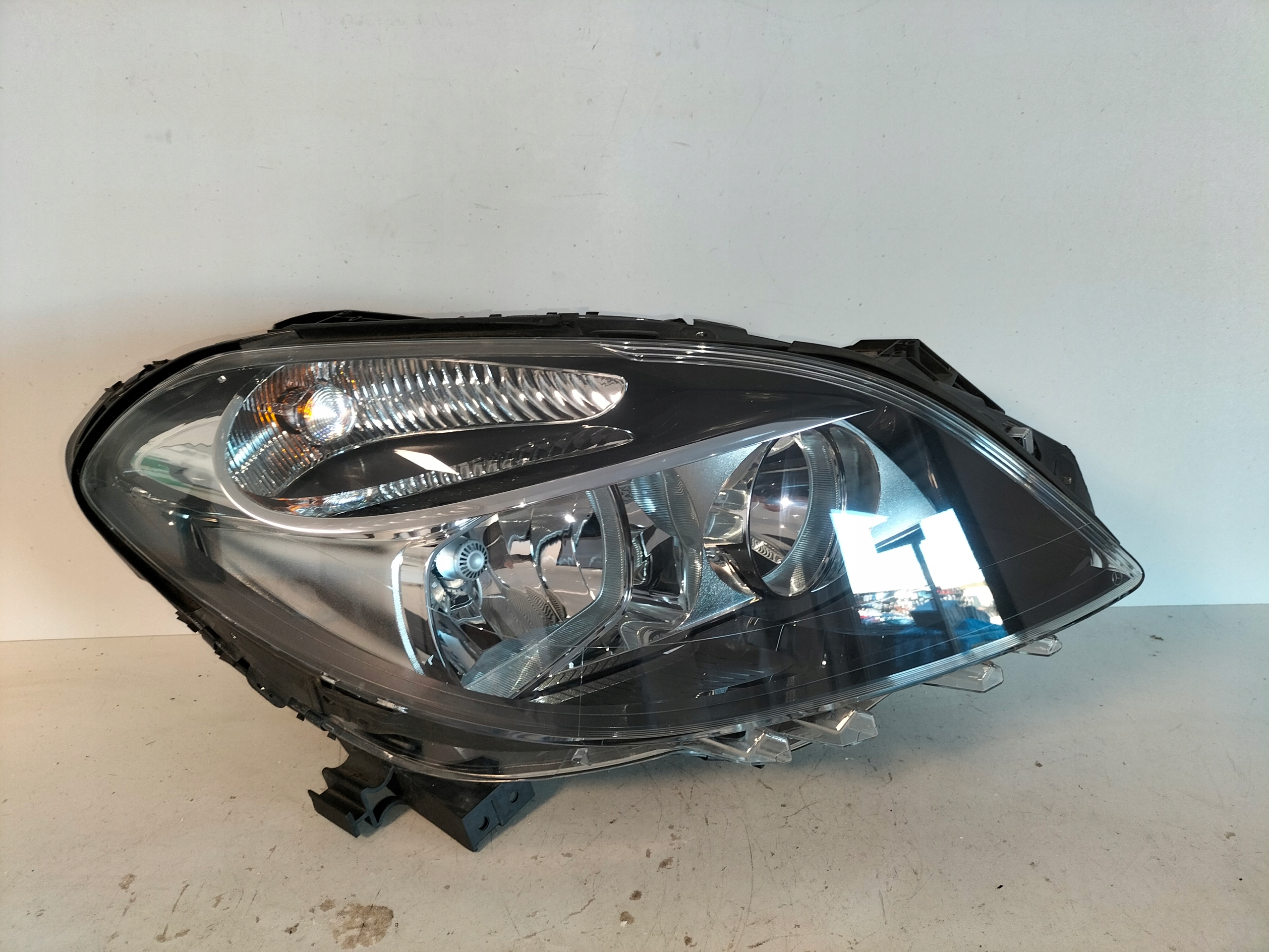 light front reflektor right MERCEDES B KLASA W246 11-14