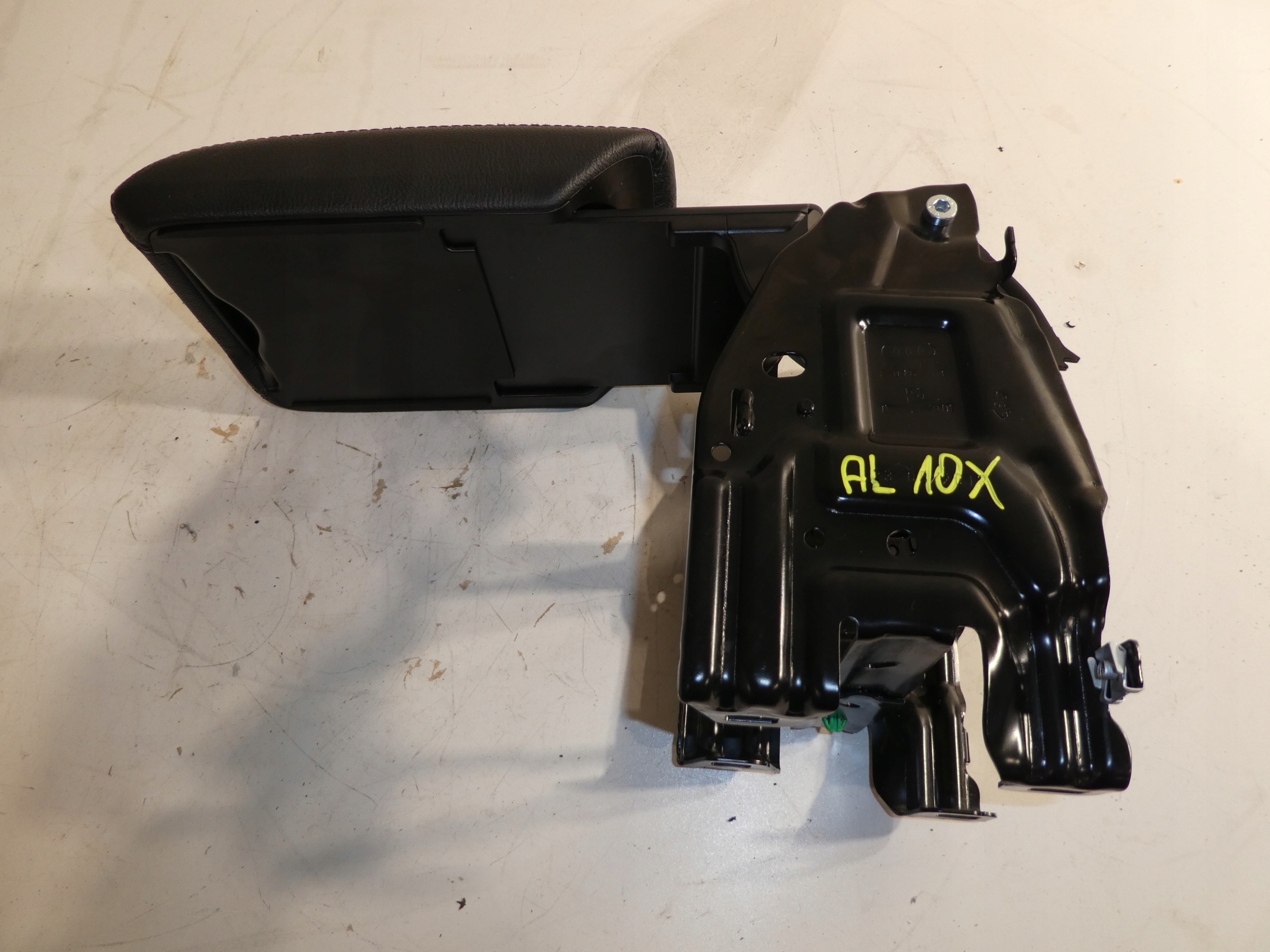 armrest AUDI A5 A4 B8 8K0864263
